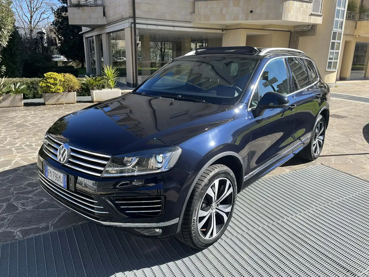Volkswagen Touareg 3000 V6 Tdi R-Line imm 11/2017 Blau - 1