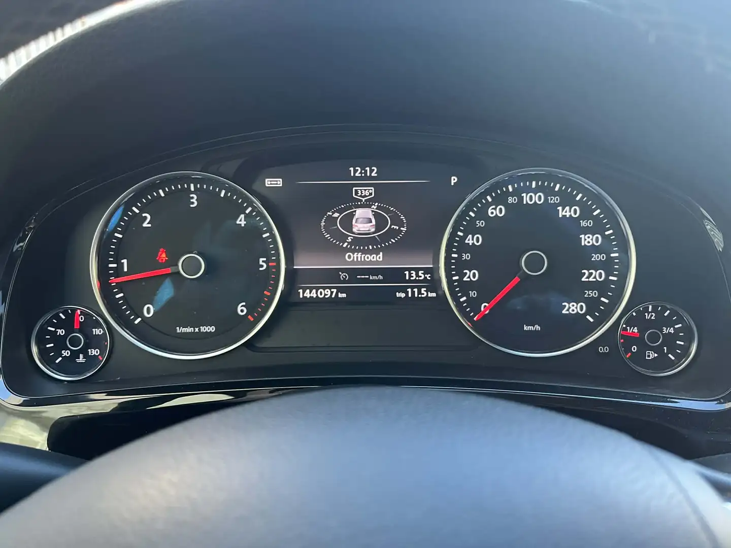 Volkswagen Touareg 3000 V6 Tdi R-Line imm 11/2017 Blau - 2