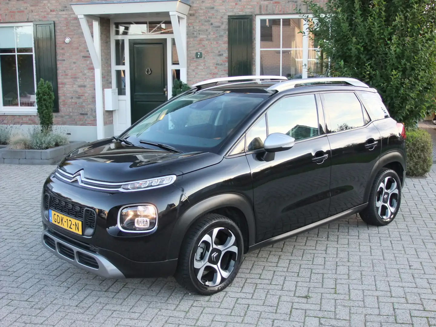 Citroen C3 Aircross 1.2 PureTech S&S Shine , Carplay , Navi , Pdc , Cr Zwart - 1