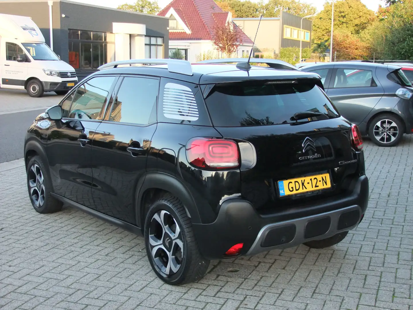 Citroen C3 Aircross 1.2 PureTech S&S Shine , Carplay , Navi , Pdc , Cr Zwart - 2