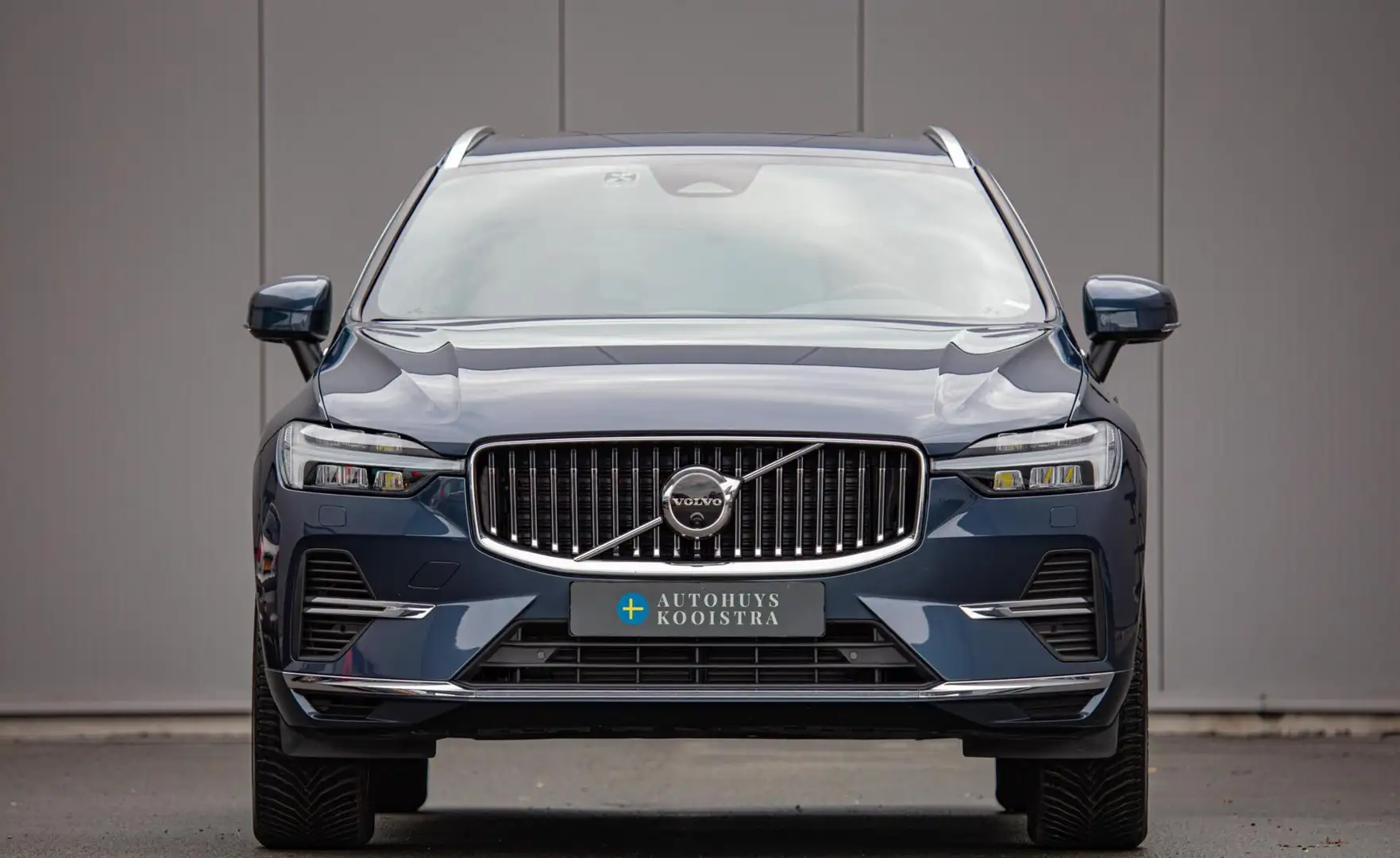 Volvo XC60 2.0 T6 Plug-in hybrid AWD Ultimate Bright | Head-U Bleu - 2
