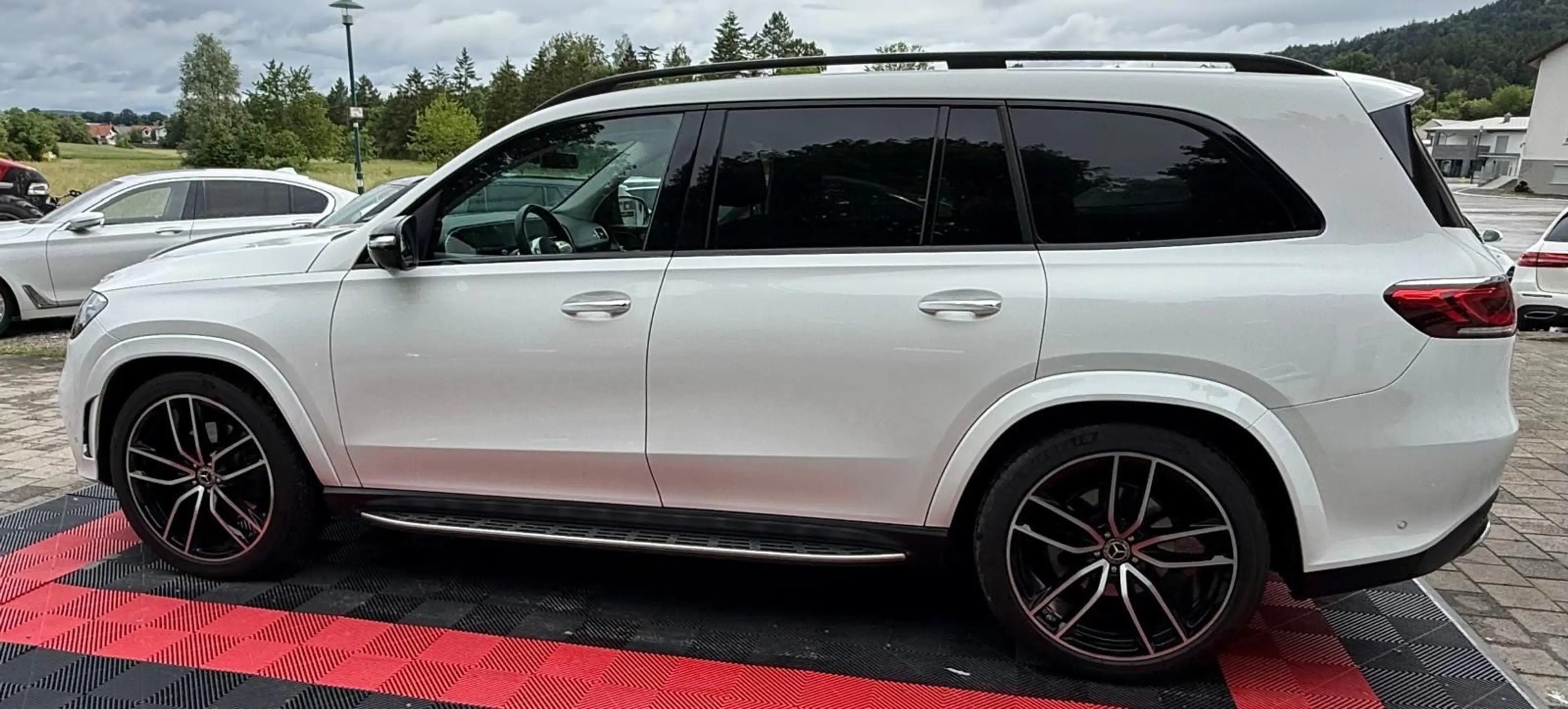 Mercedes-Benz GLS 580 AMG*4M*360°*PANO*LUFT* — photo 10