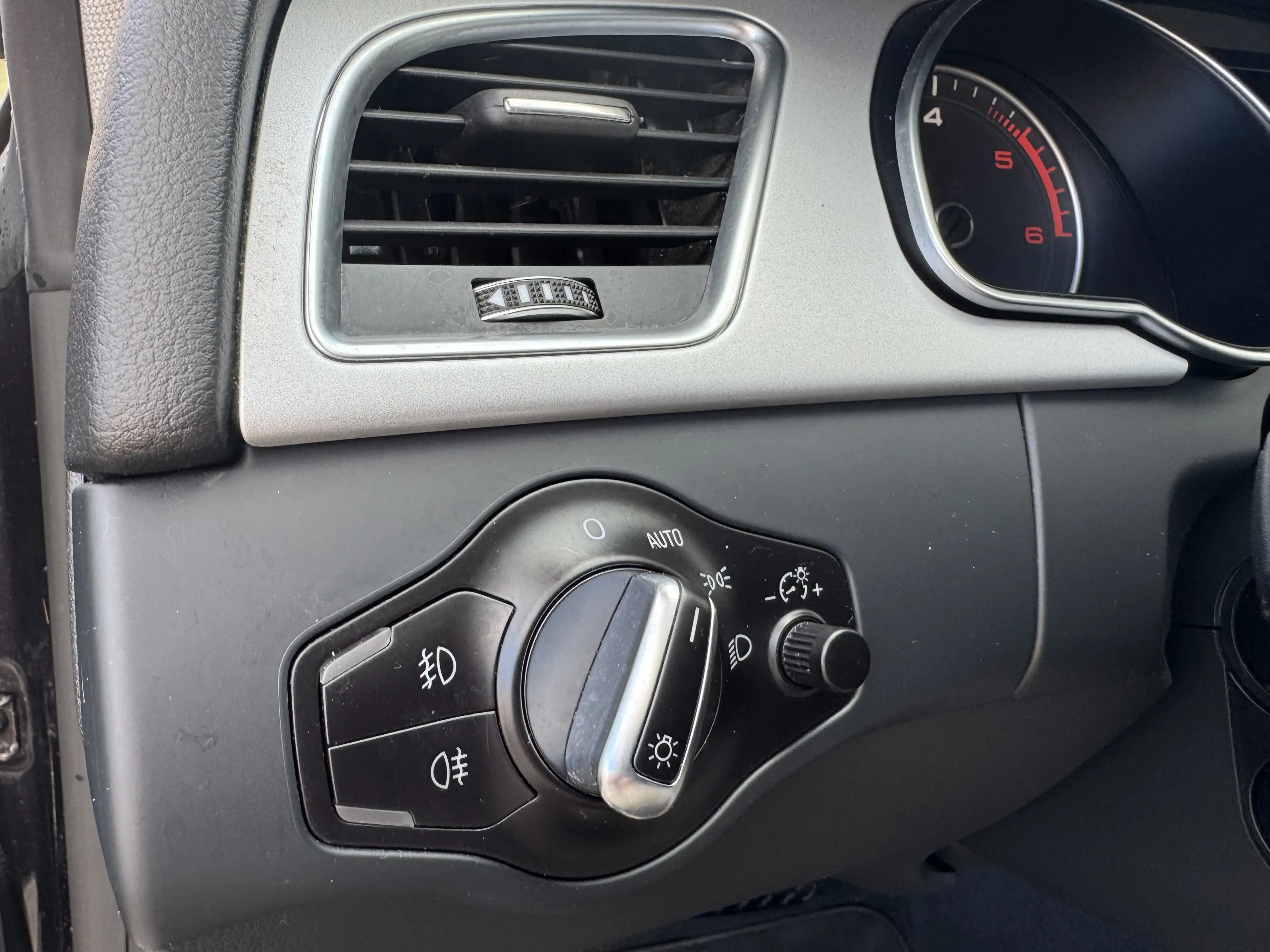 Audi A5 2.0 TDI -DSG-NAV+Shzg+PDC — photo 11