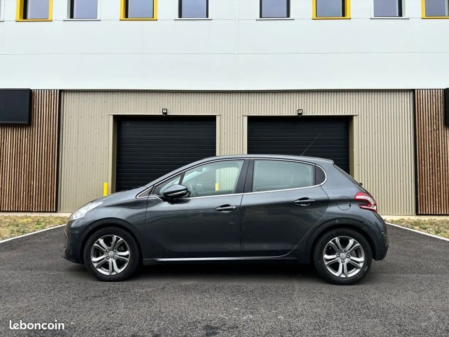Peugeot 208 1.2 PURETECH ALLURE DISTRIBUTION NEUVE Gris - 2