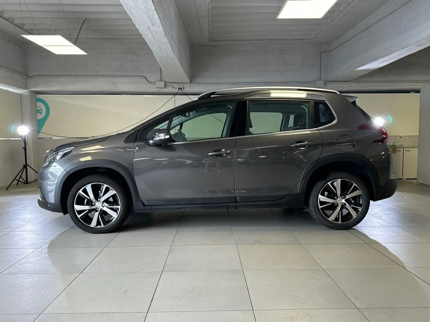 Peugeot 2008 PureTech Turbo 130 Allure S/S Gris - 2