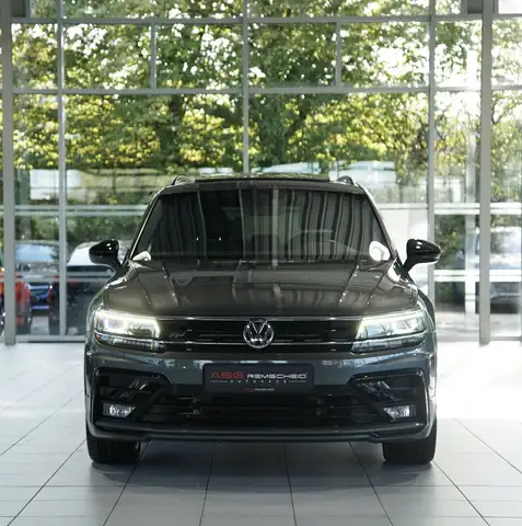Volkswagen Tiguan view 4