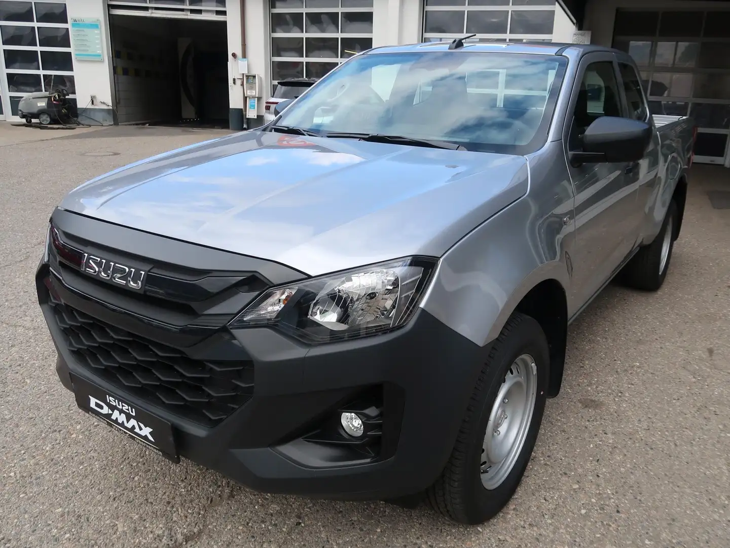Isuzu D-Max D-Max 1.9 Space Cab 4WD Automatik Silber - 2