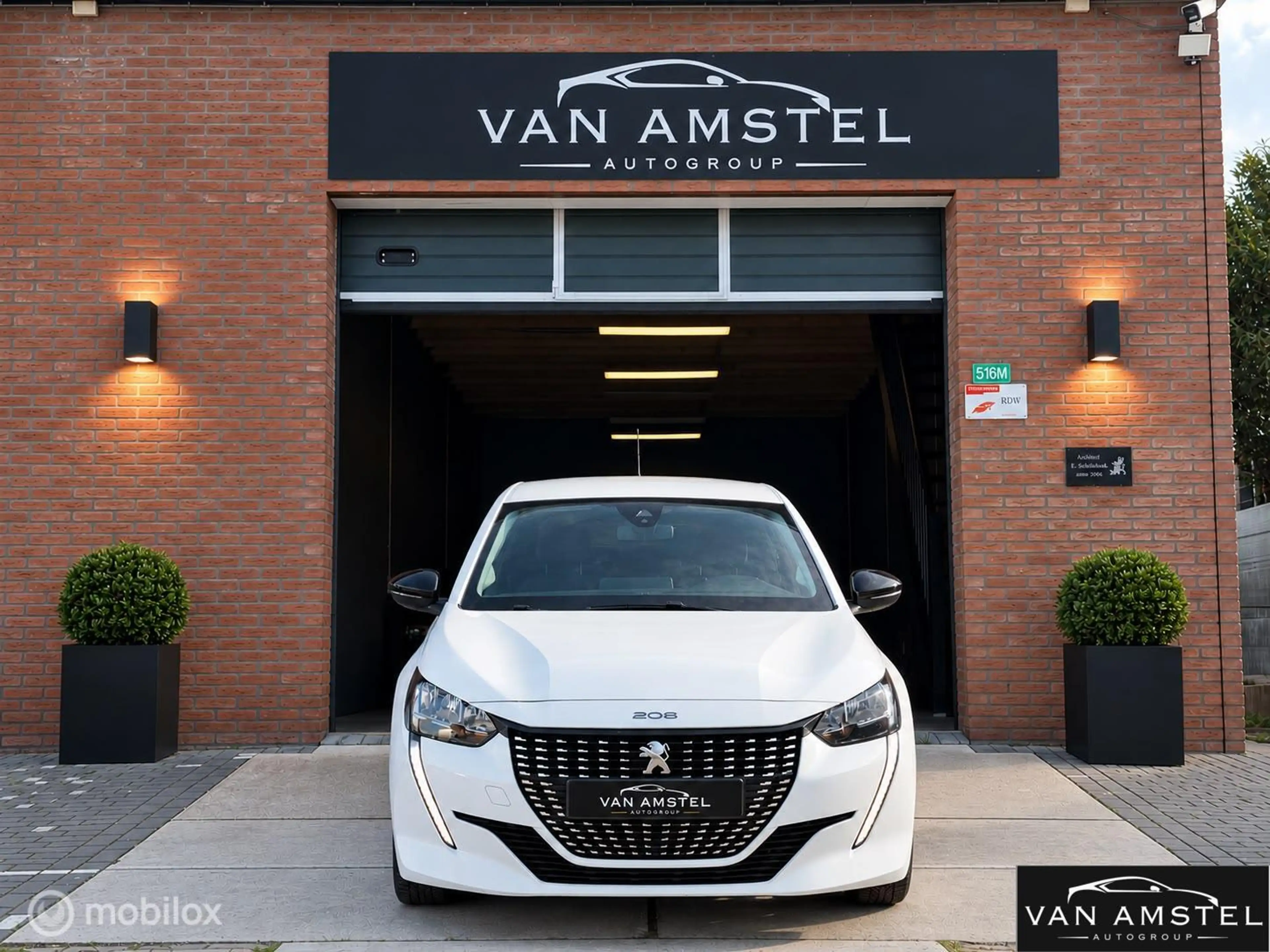 Peugeot 208 1.2 PureTech Active — photo 2