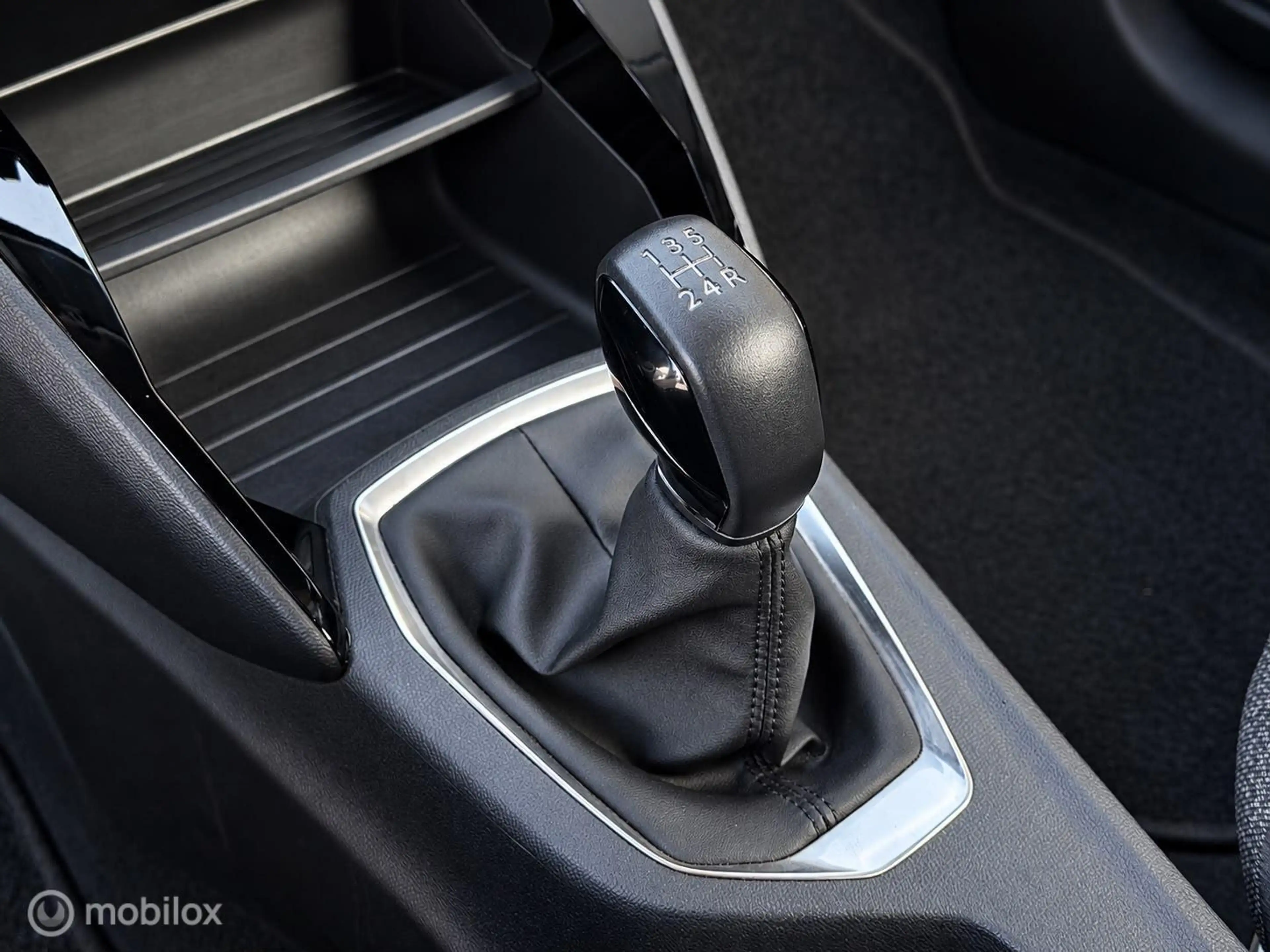 Peugeot 208 1.2 PureTech Active — photo 11