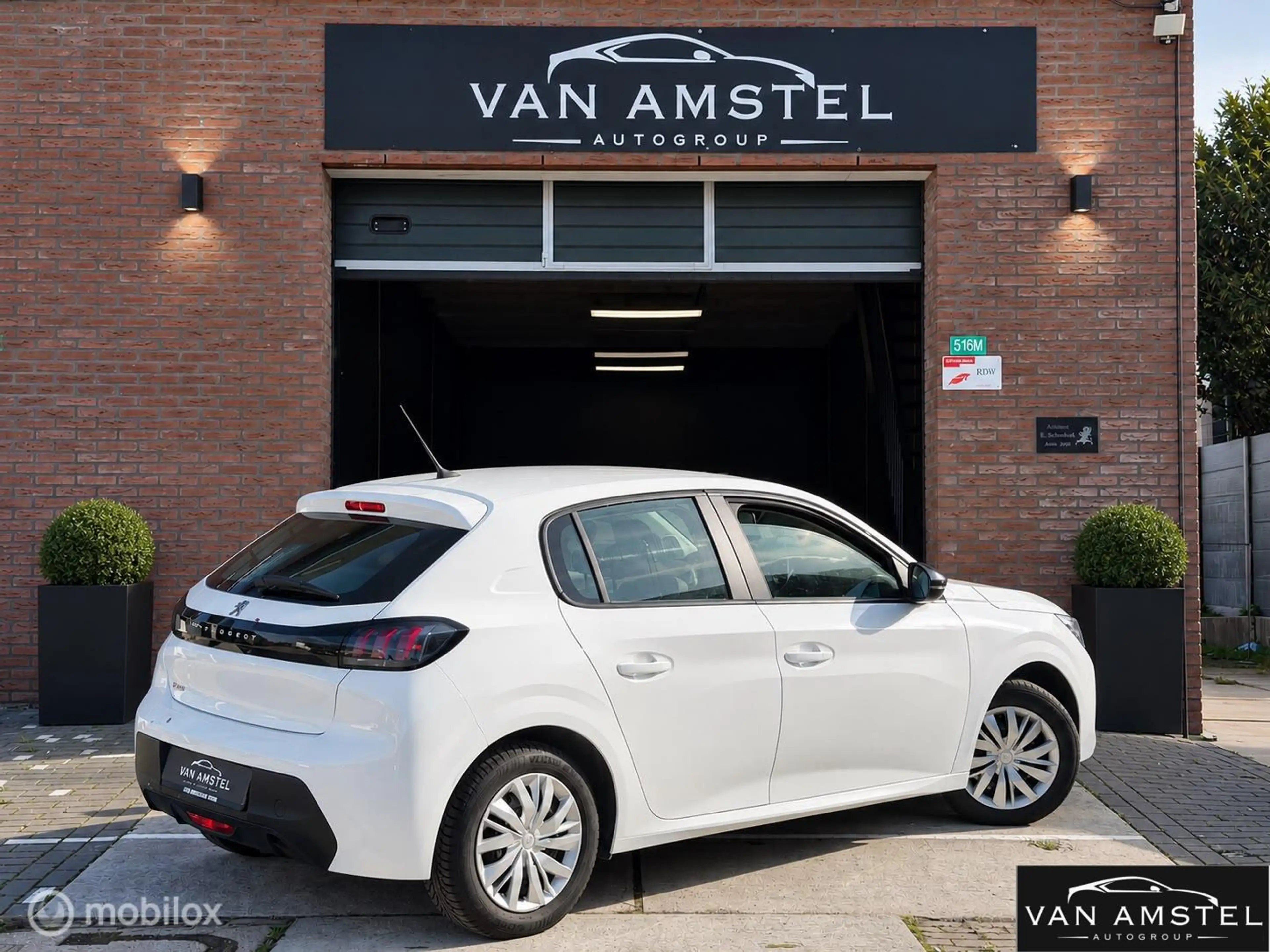 Peugeot 208 1.2 PureTech Active — photo 3