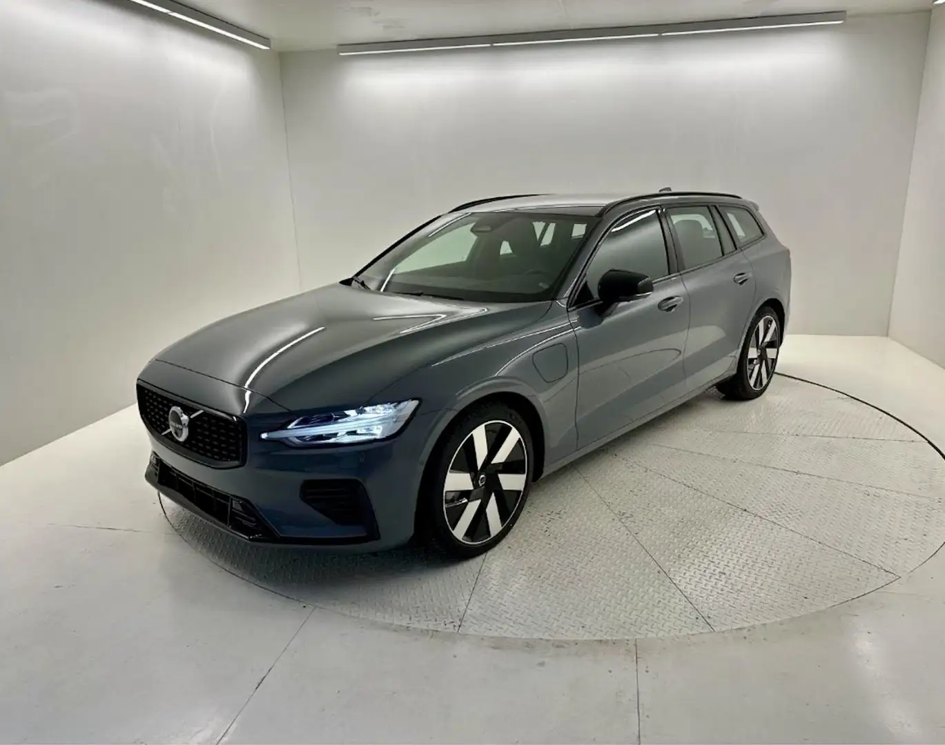Volvo V60 V60 T6 Plug-in Hybrid AWD automatico Plus Dark Gris - 1