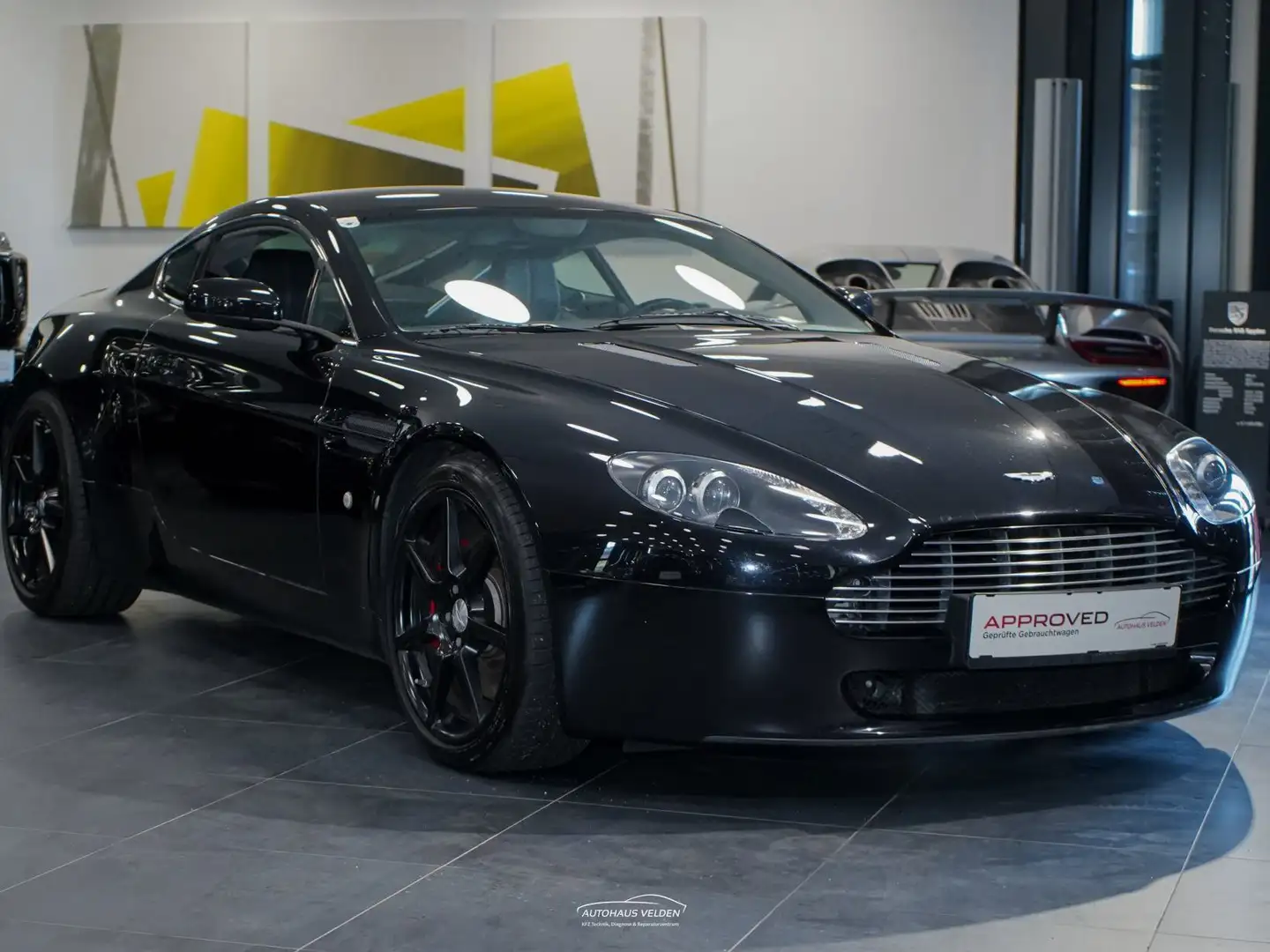 Aston Martin V8 Vantage Černá - 1