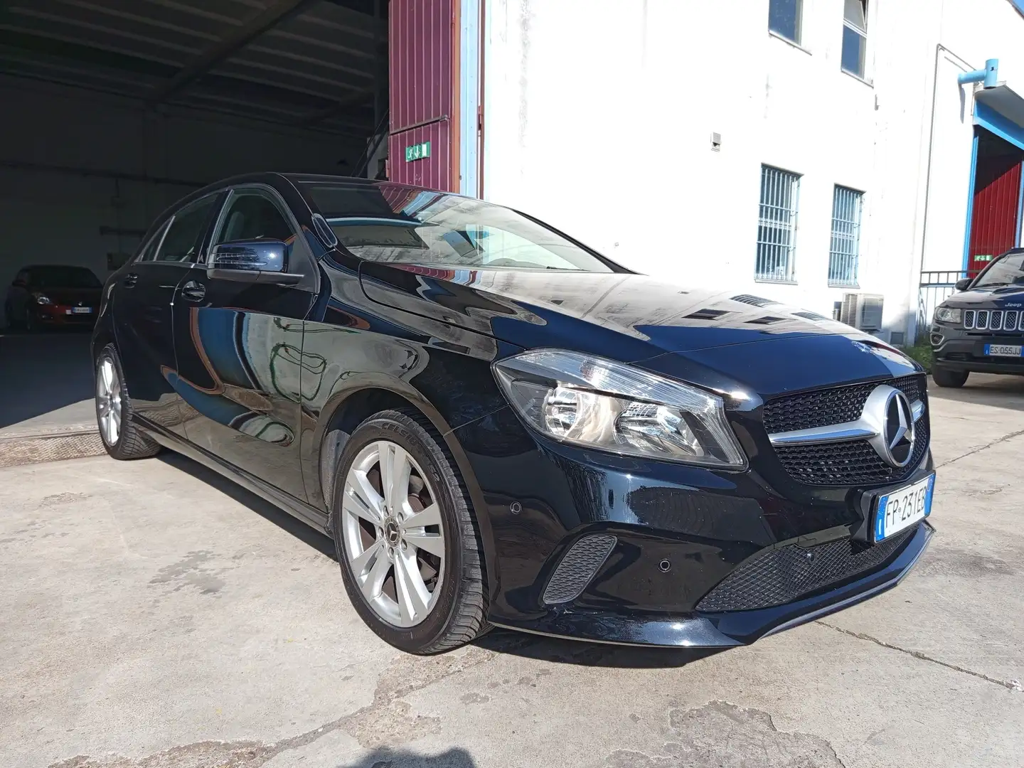 Mercedes-Benz A 180 Classe A - W176 d Sport auto my16 Zwart - 2