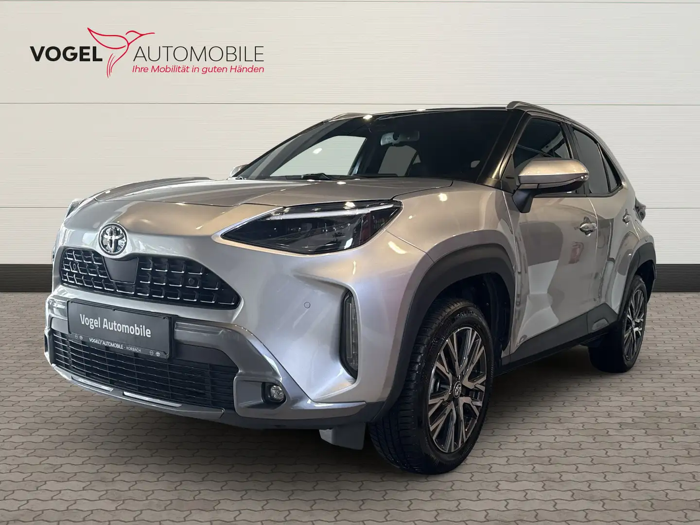 Toyota Yaris Cross Hybrid AWD-i Adventure +4x4+Navi+HUD+ Silber - 1