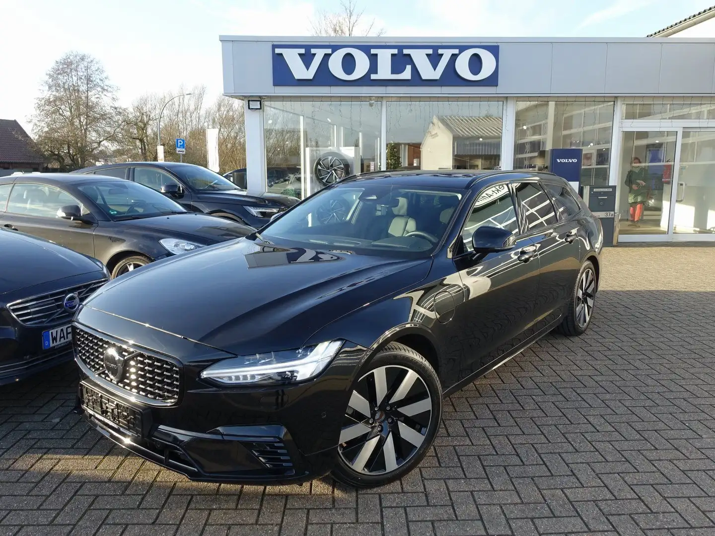Volvo V90 Ultra T8 AWD Plug-in/H&K/Head-UP/360°/Pano Schwarz - 1