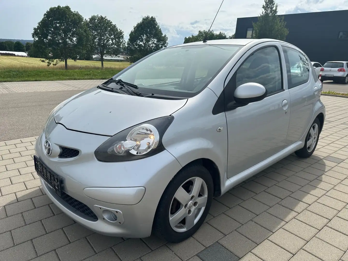 Toyota Aygo AYGO Club*KLIMA*AUTOMATIC*ALU*TÜV*5 TRG* Silber - 2
