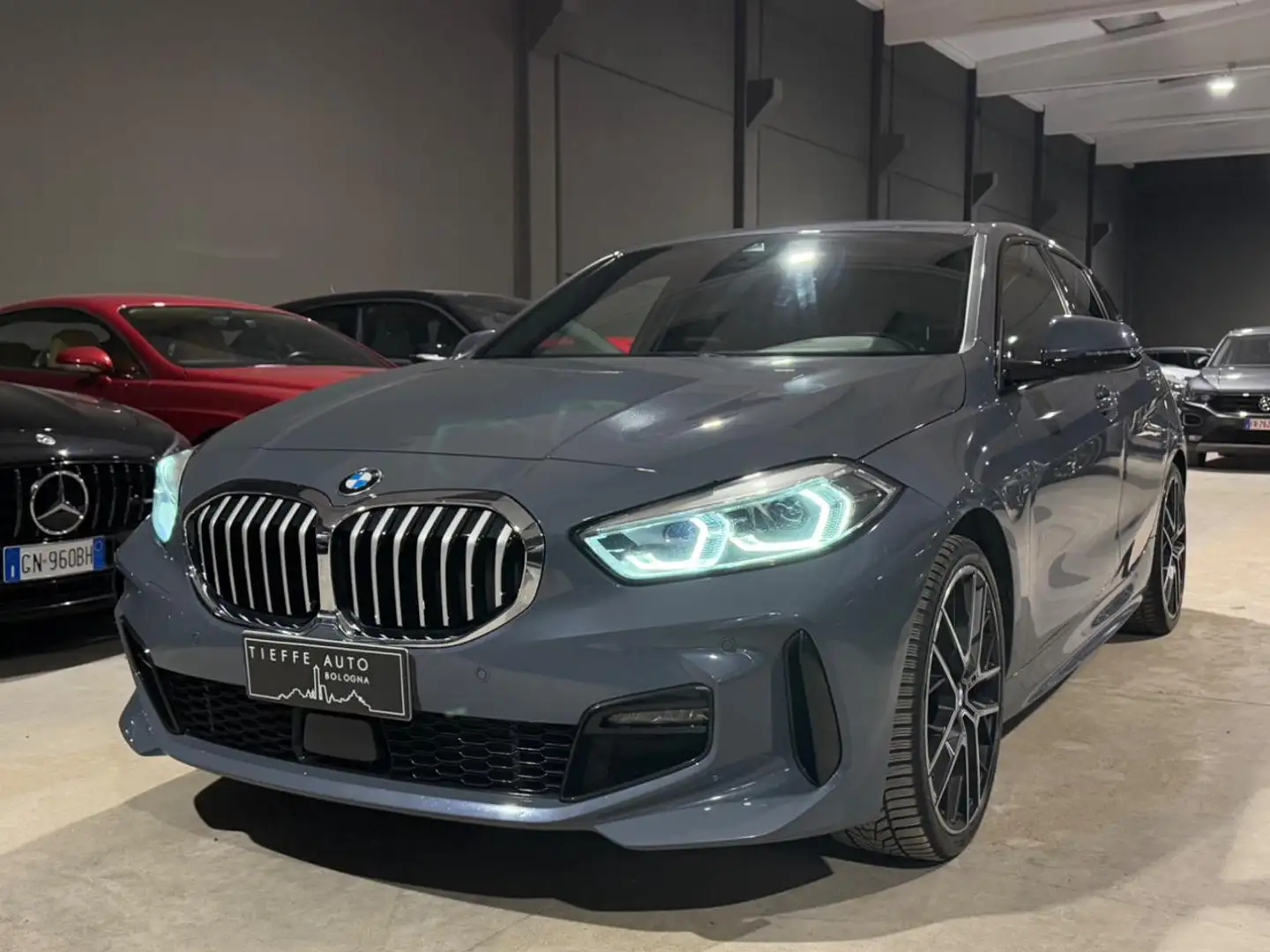 BMW 118 d 5p. Msport Grau - 1