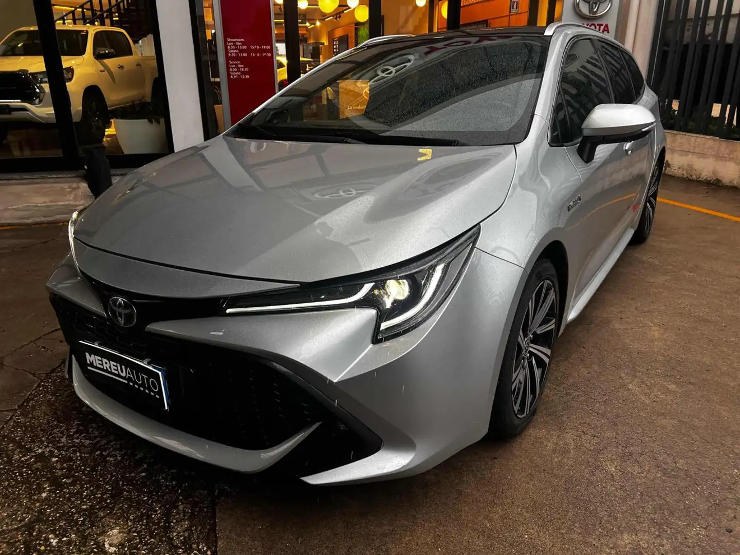 Toyota Corolla Touring Sports 2.0 Hybrid Lounge Grau - 1