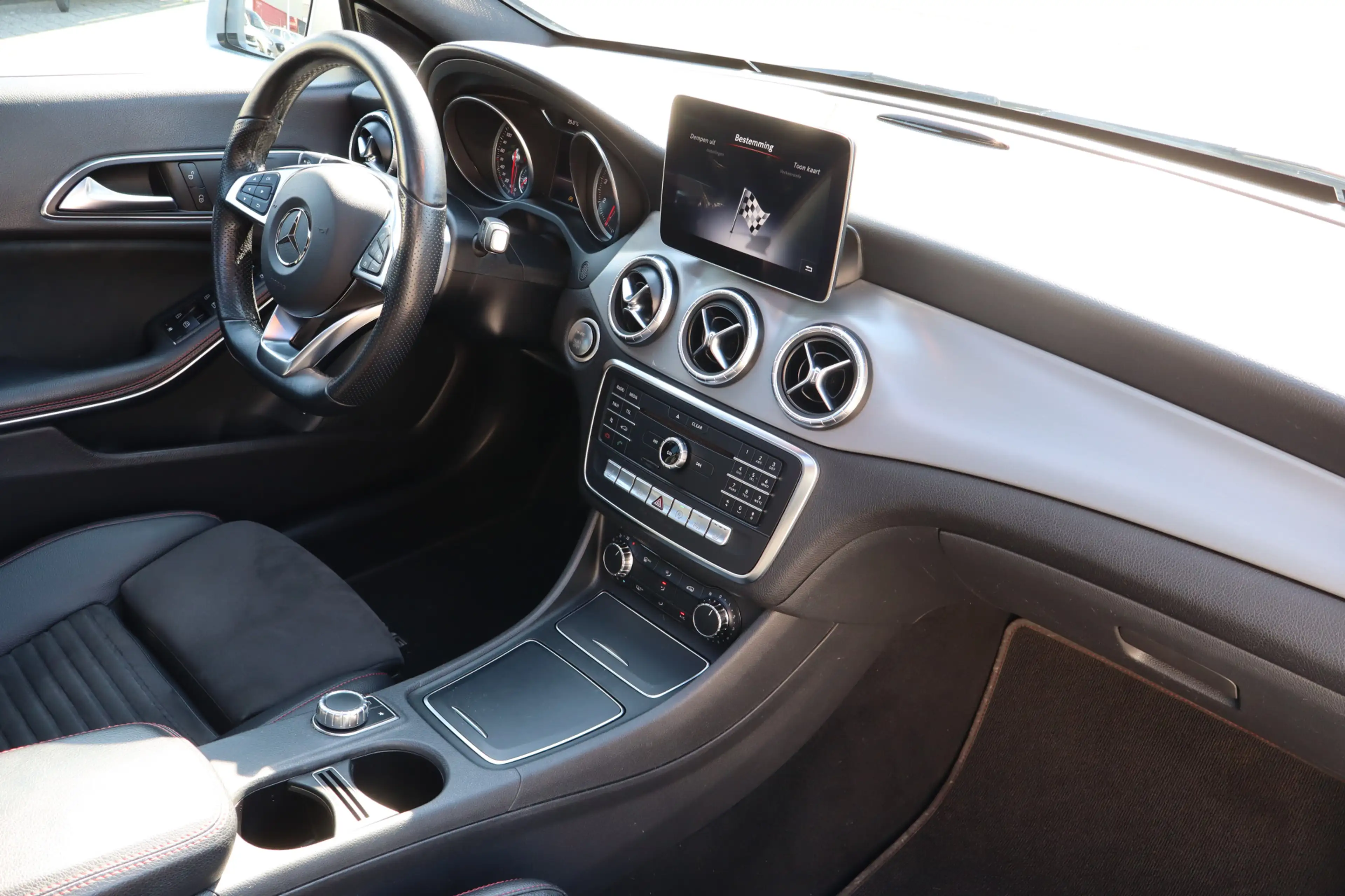 Mercedes-Benz CLA 180 AMG Automaat NL auto/Panoramadak/Achteruitrijcamer — photo 2