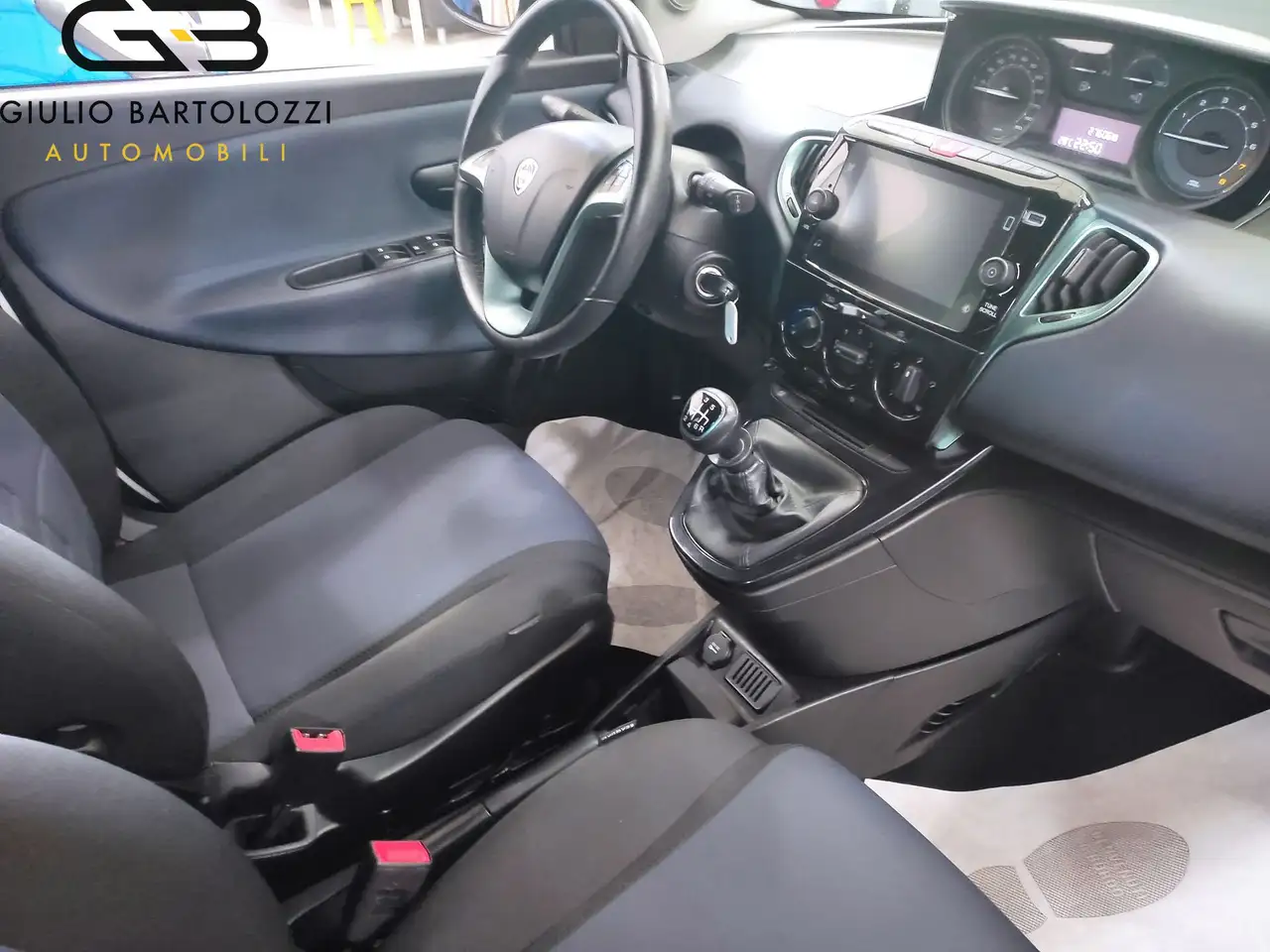 Lancia Ypsilon 2023 — фото 11
