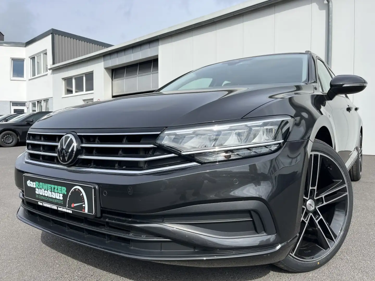 Volkswagen Passat Variant 2.0 TDI DSG R-Line Optik 156€ m. 20% Anzahlung S Šedá - 1