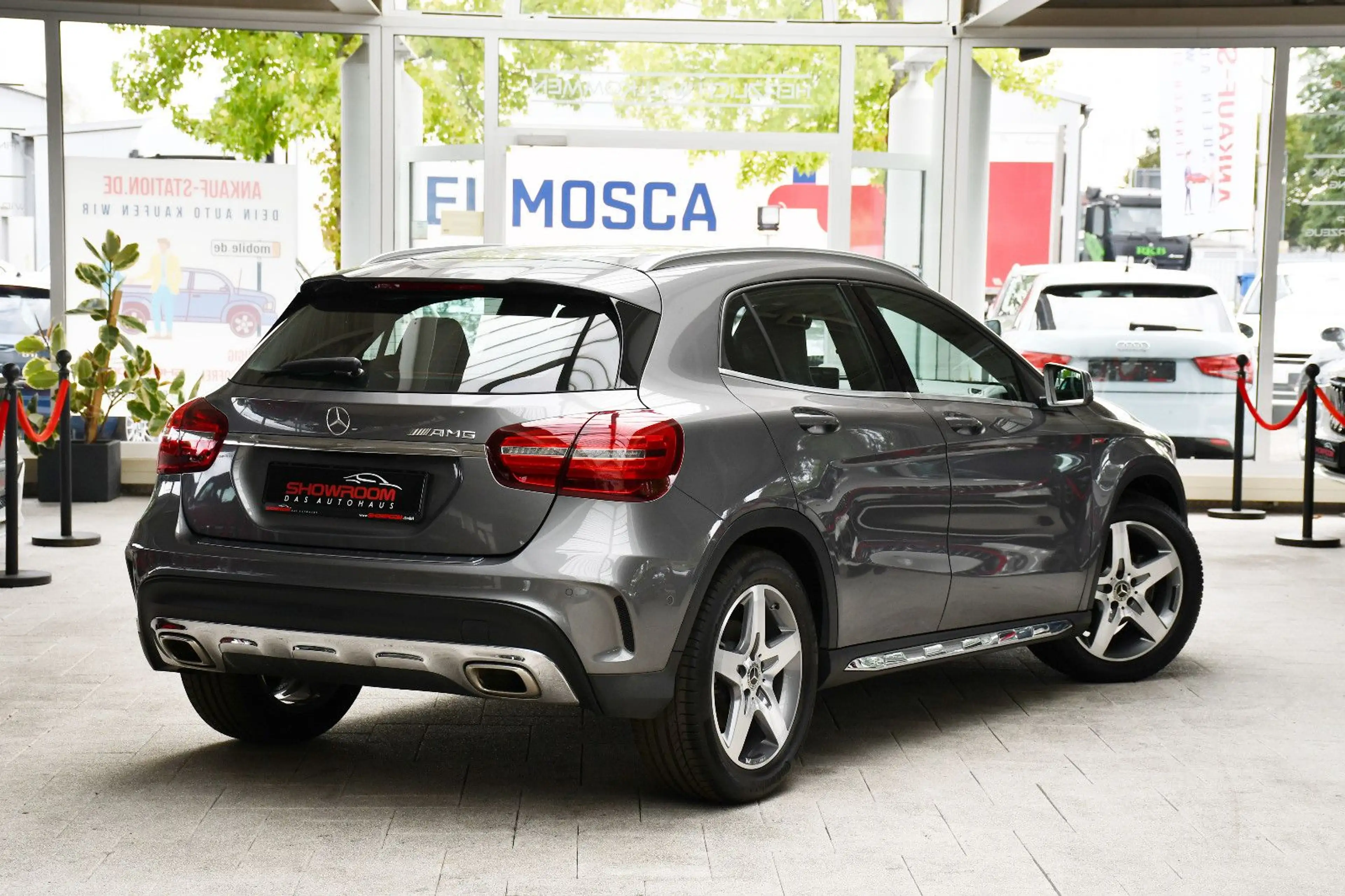 Mercedes-Benz GLA 180 Automatik AMG-Line DAB Navi LED — photo 2