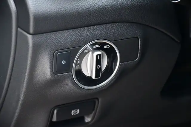 Mercedes-Benz GLA view 9