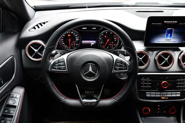 Mercedes-Benz GLA view 12