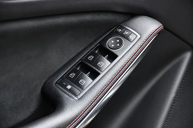 Mercedes-Benz GLA view 8