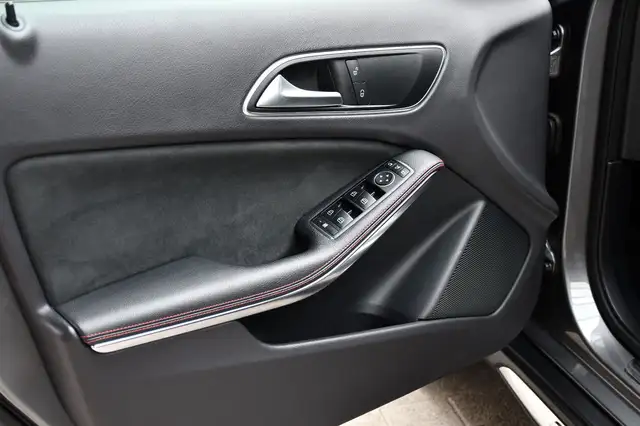 Mercedes-Benz GLA view 7