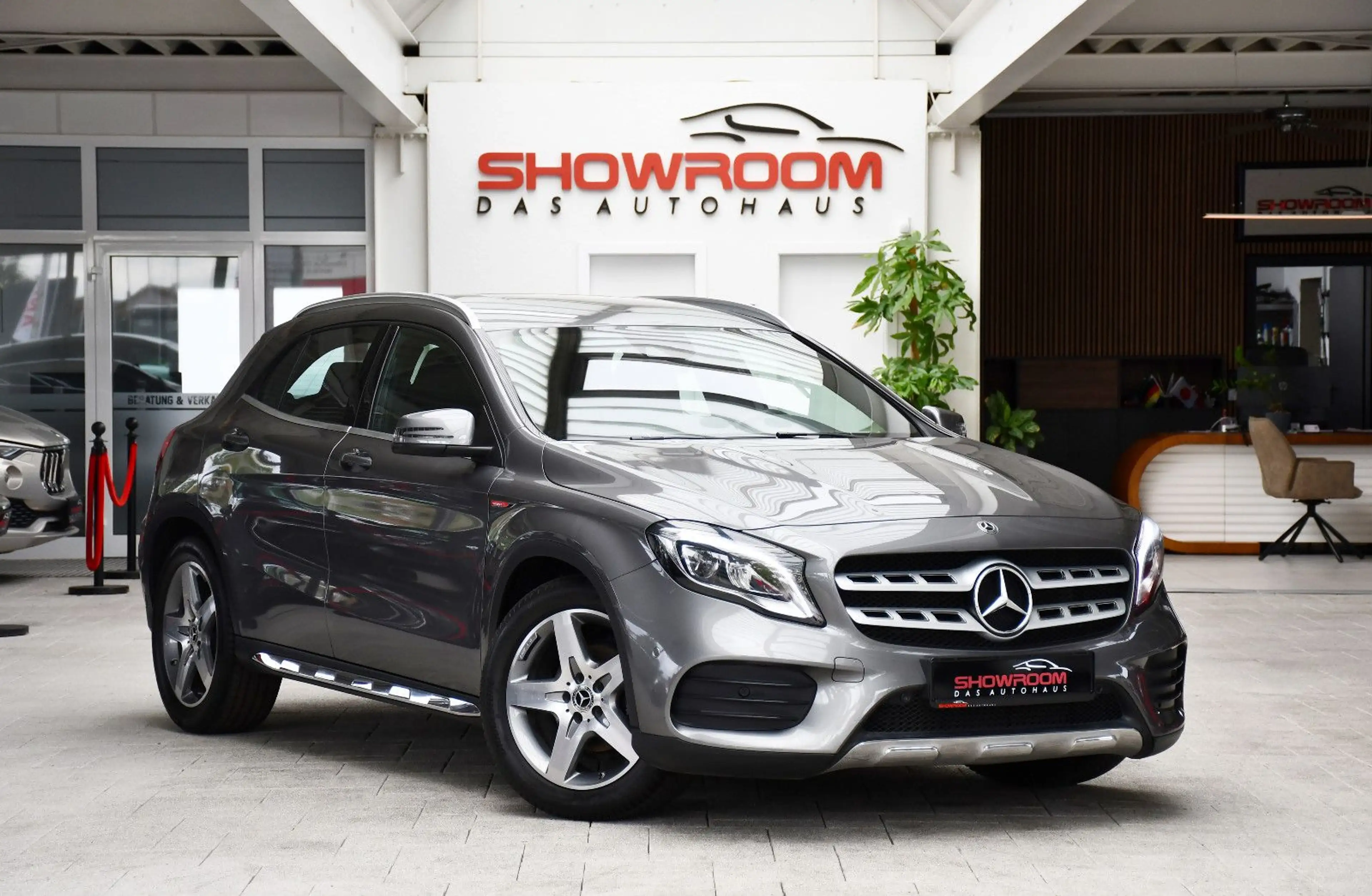 Mercedes-Benz GLA 180 Automatik AMG-Line DAB Navi LED — photo 3