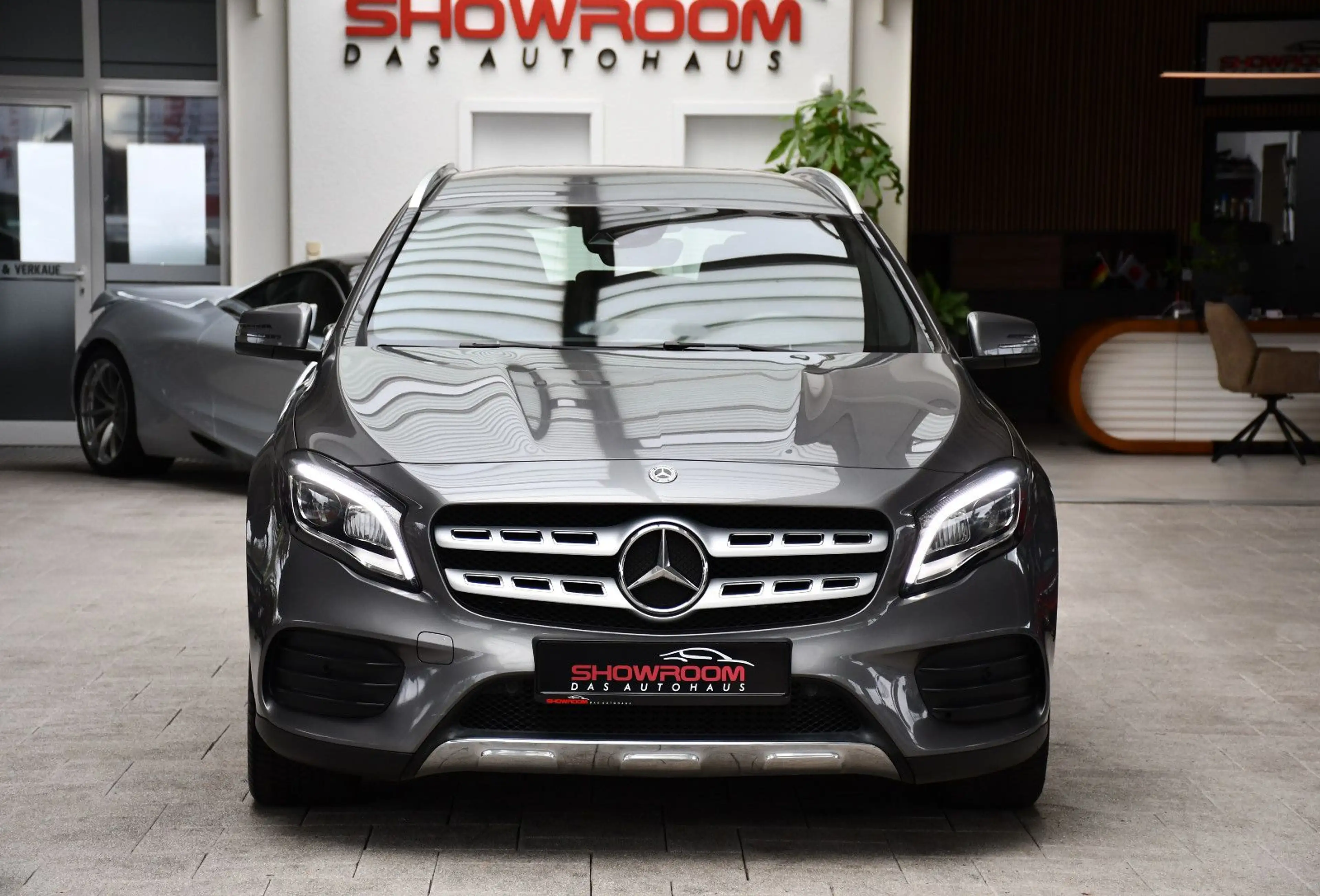Mercedes-Benz GLA 180 Automatik AMG-Line DAB Navi LED — photo 5