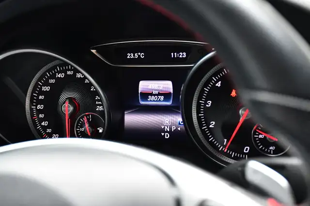 Mercedes-Benz GLA view 14