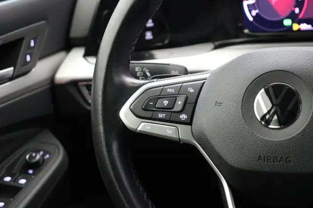 Volkswagen Golf view 8
