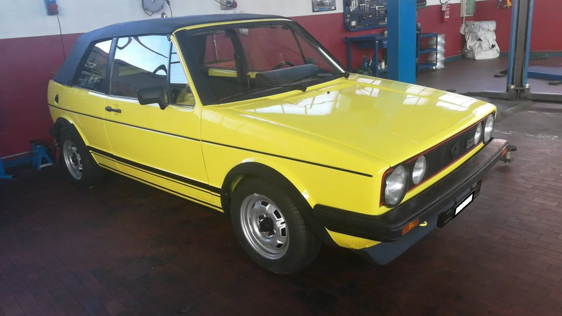 Volkswagen Golf GTI Golf Cabrio 1.6 GLI Yellow - 2