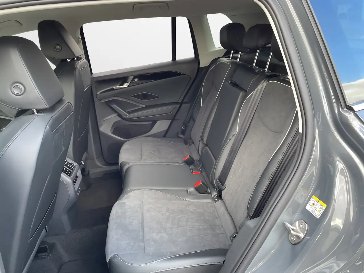 Volkswagen Tiguan 2.0 TSI DSG 4M Elegance 12
