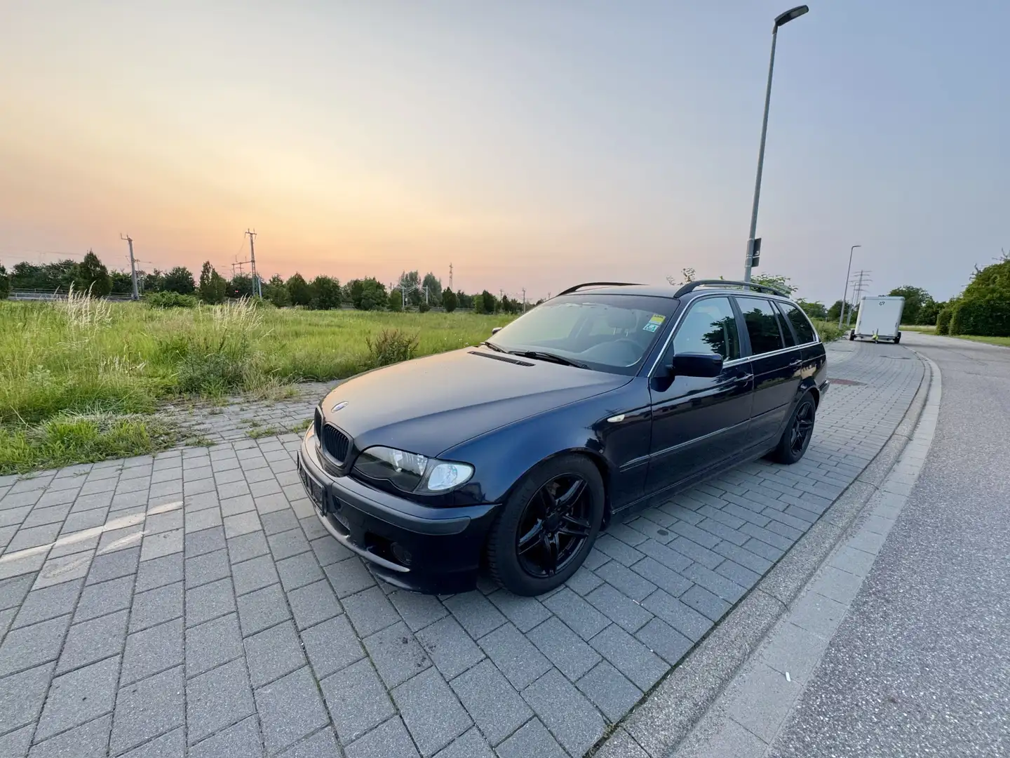 BMW 320 320i touring Sport Klima AHK M Paket Alufelgen Bleu - 2