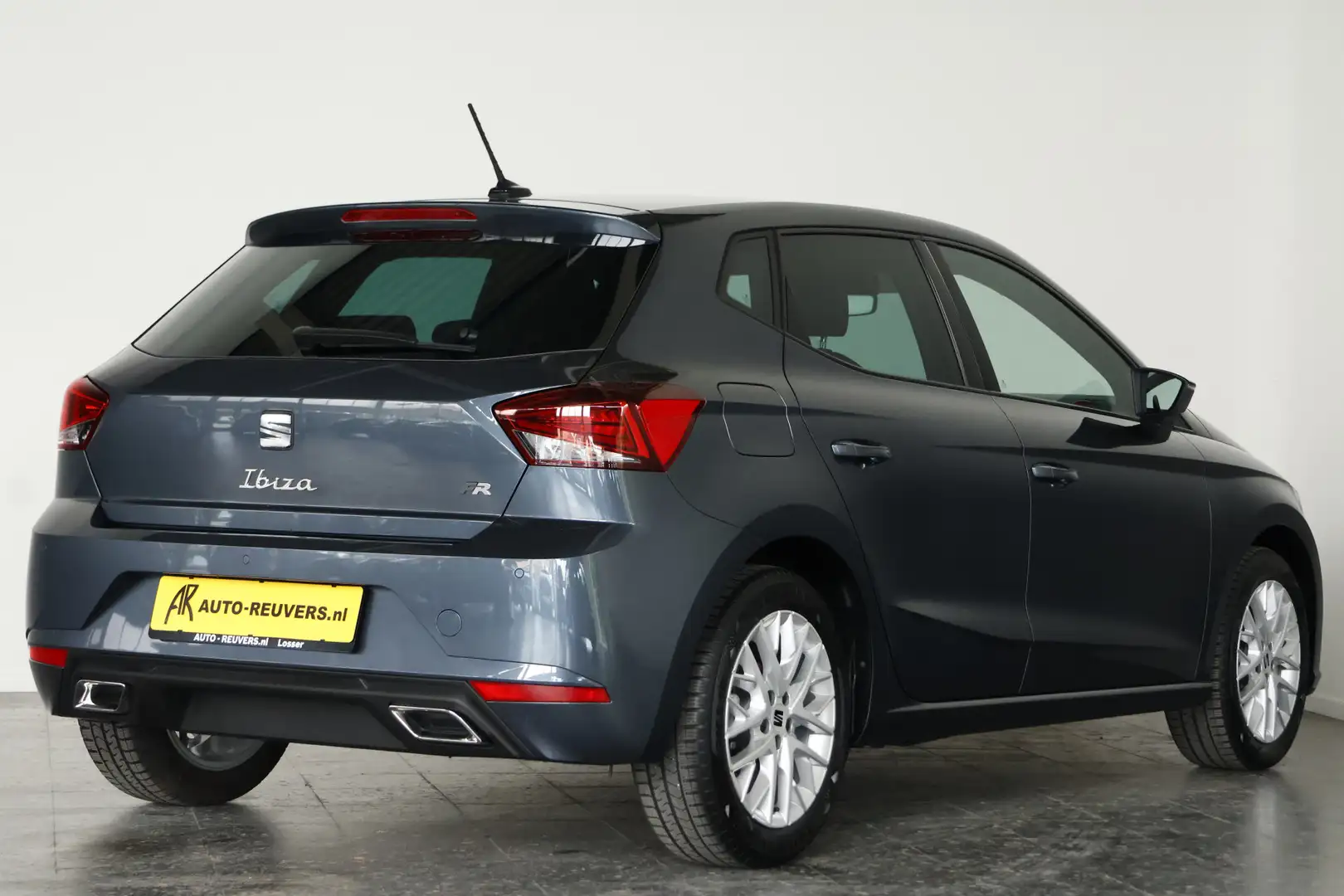 SEAT Ibiza 1.0 EcoTSI FR Anniversary / LED / Navi / Clima / C Grijs - 2