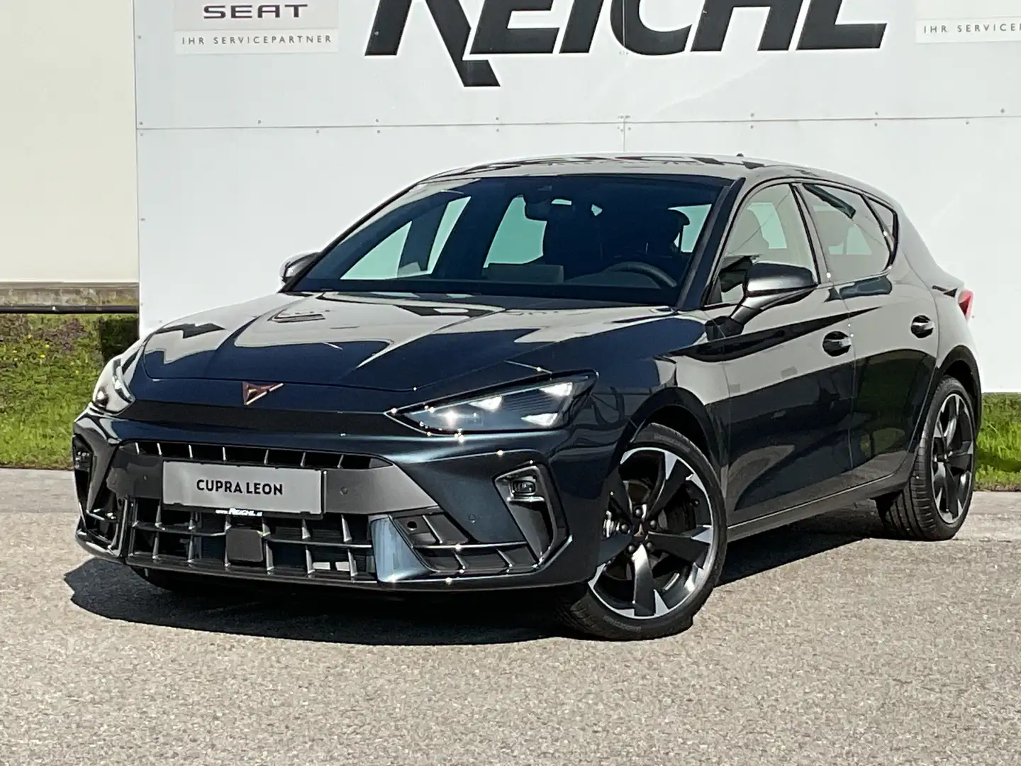 CUPRA Leon 1,5 eTSI DSG - EDGE- und Winterpaket Grau - 2