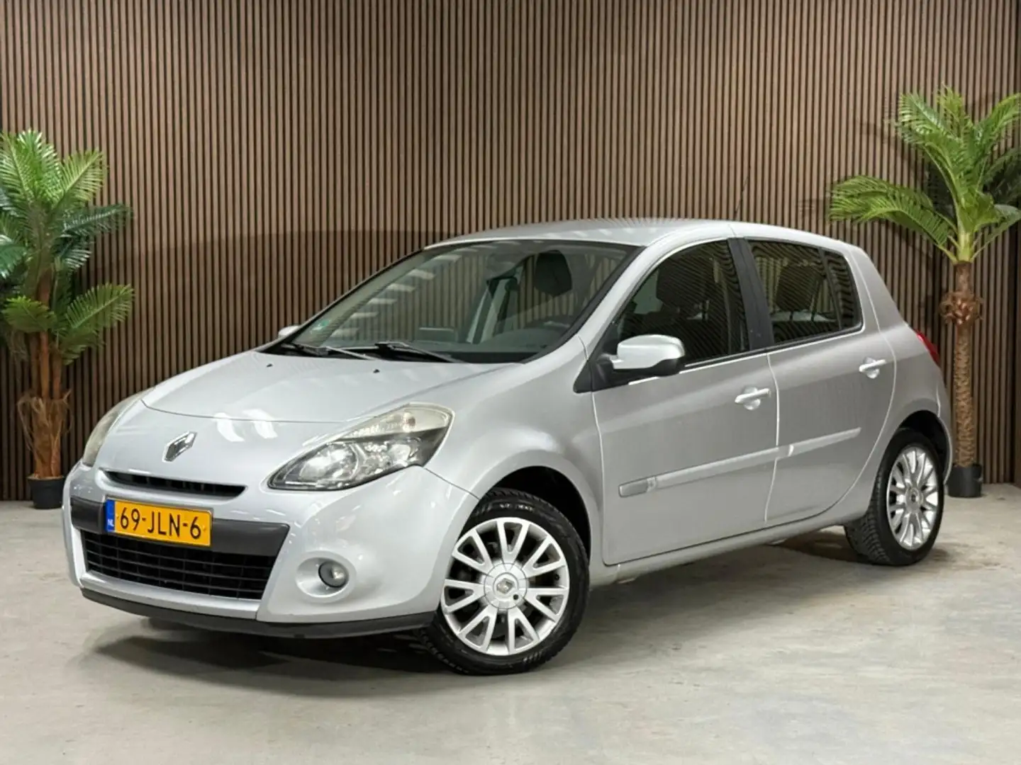 Renault Clio 1.6 Dynamique Grijs - 1