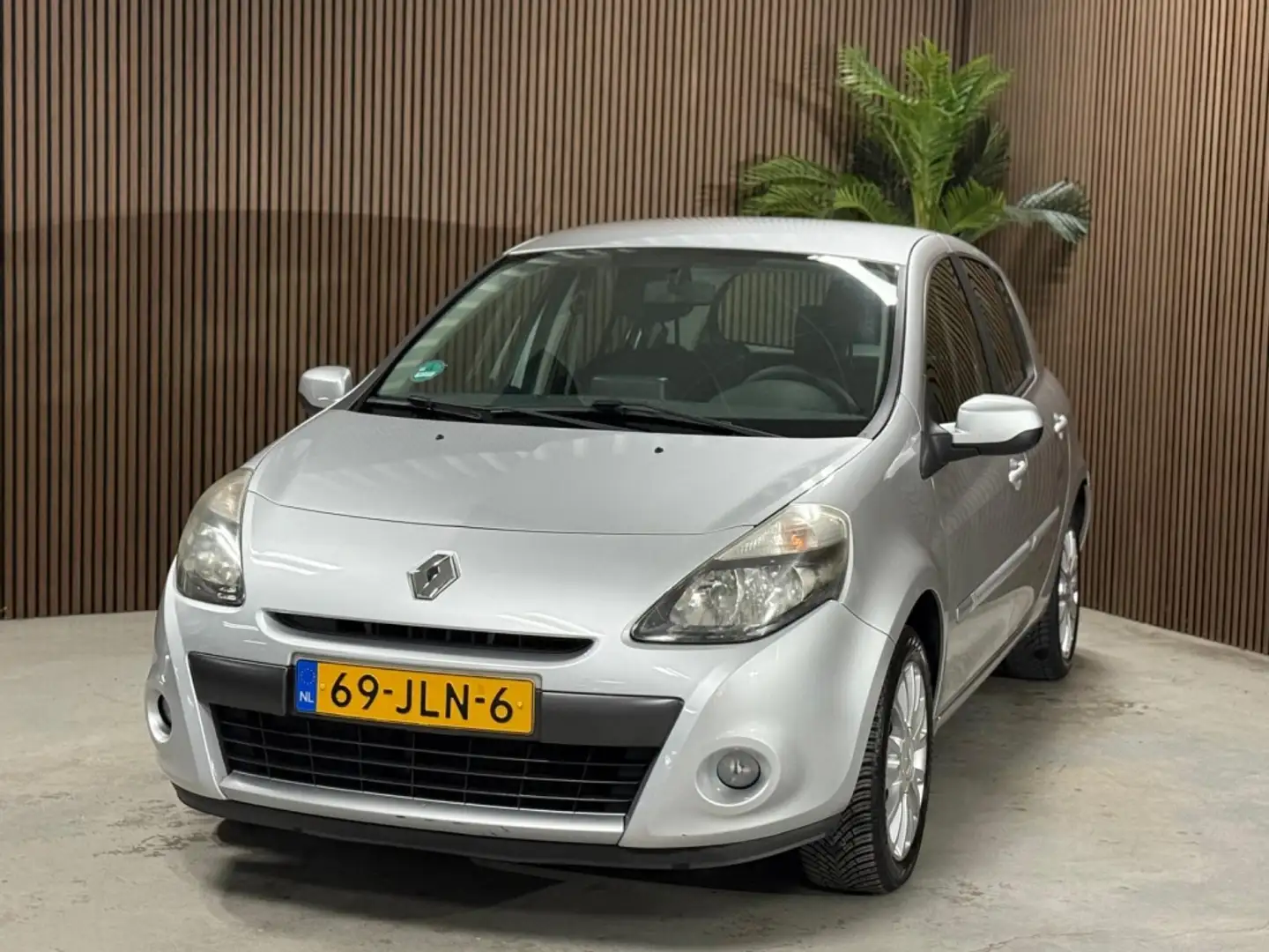 Renault Clio 1.6 Dynamique Grijs - 2