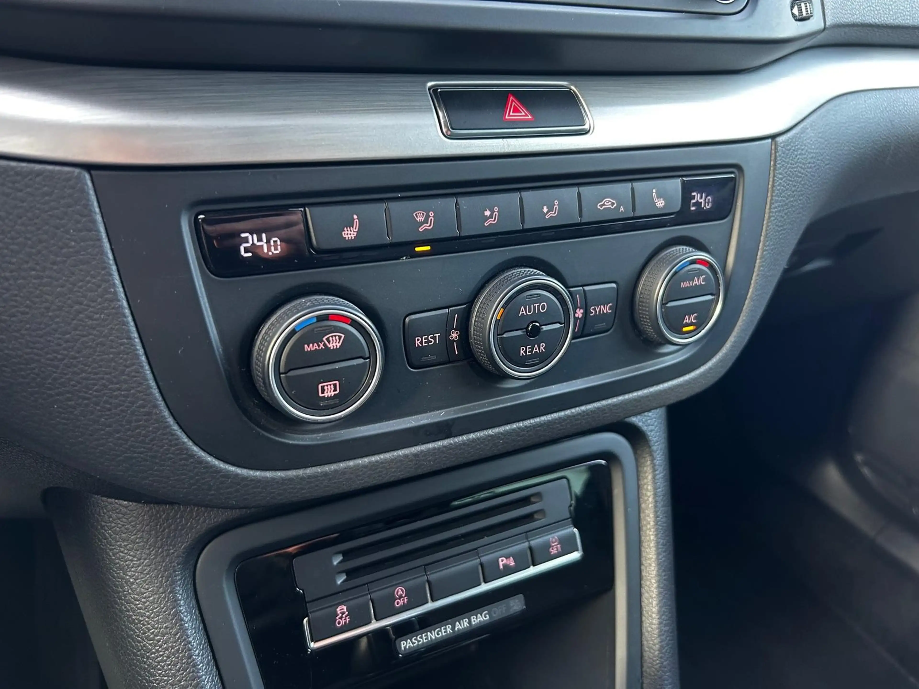 Volkswagen Sharan 1.4TSI DSG 7-Sitzer Navi SHZ PDC — photo 12