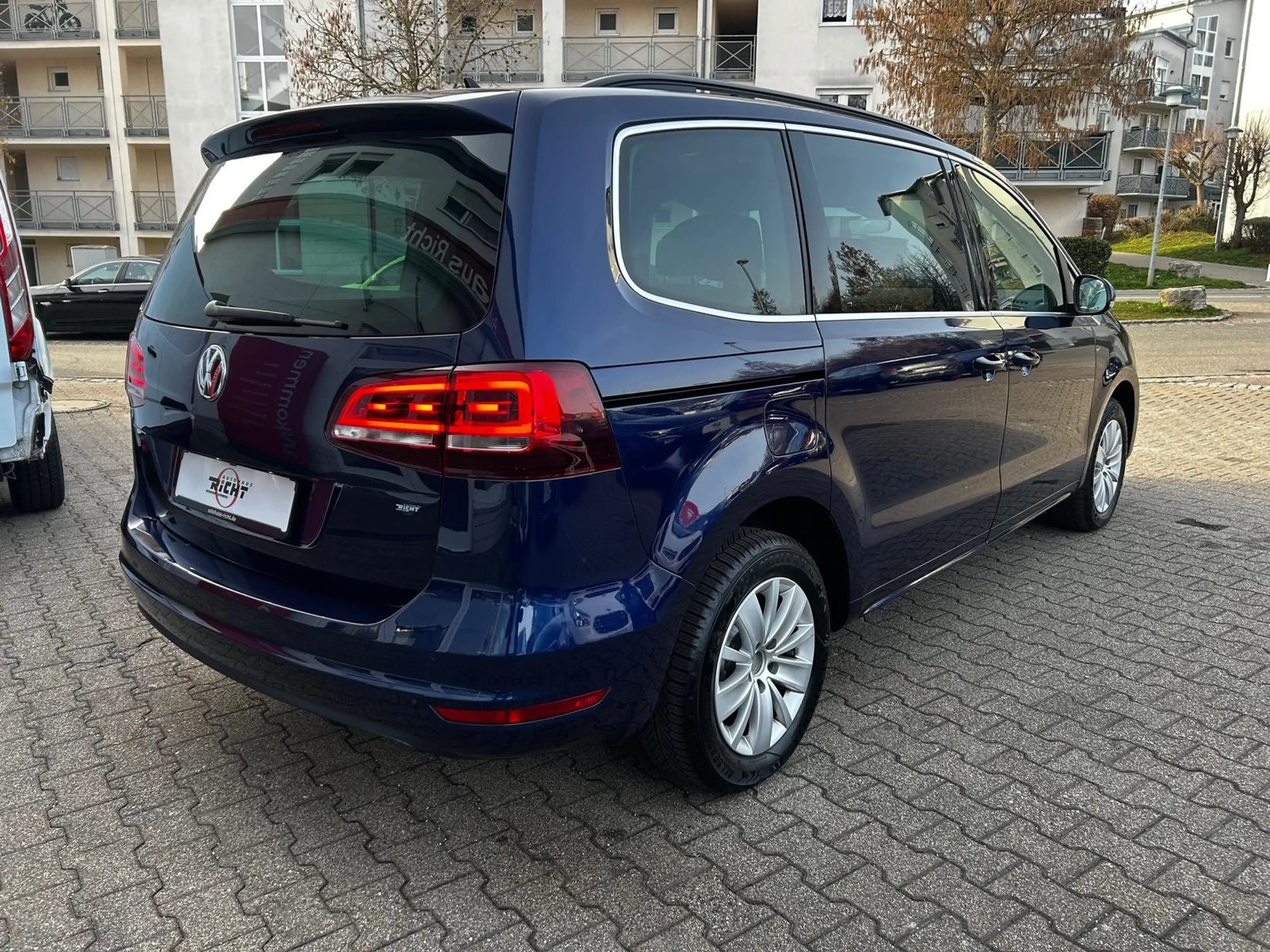 Volkswagen Sharan 1.4TSI DSG 7-Sitzer Navi SHZ PDC — photo 5