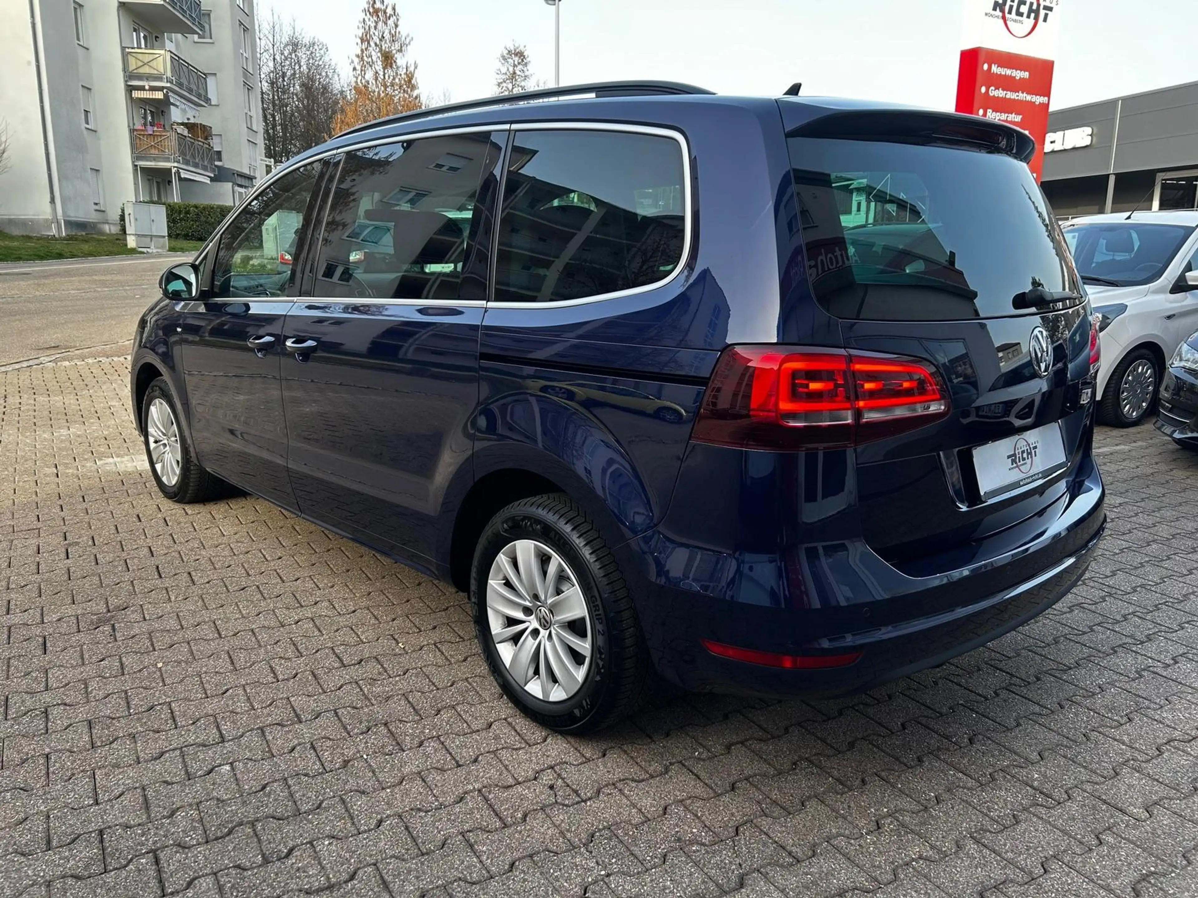 Volkswagen Sharan 1.4TSI DSG 7-Sitzer Navi SHZ PDC — photo 6