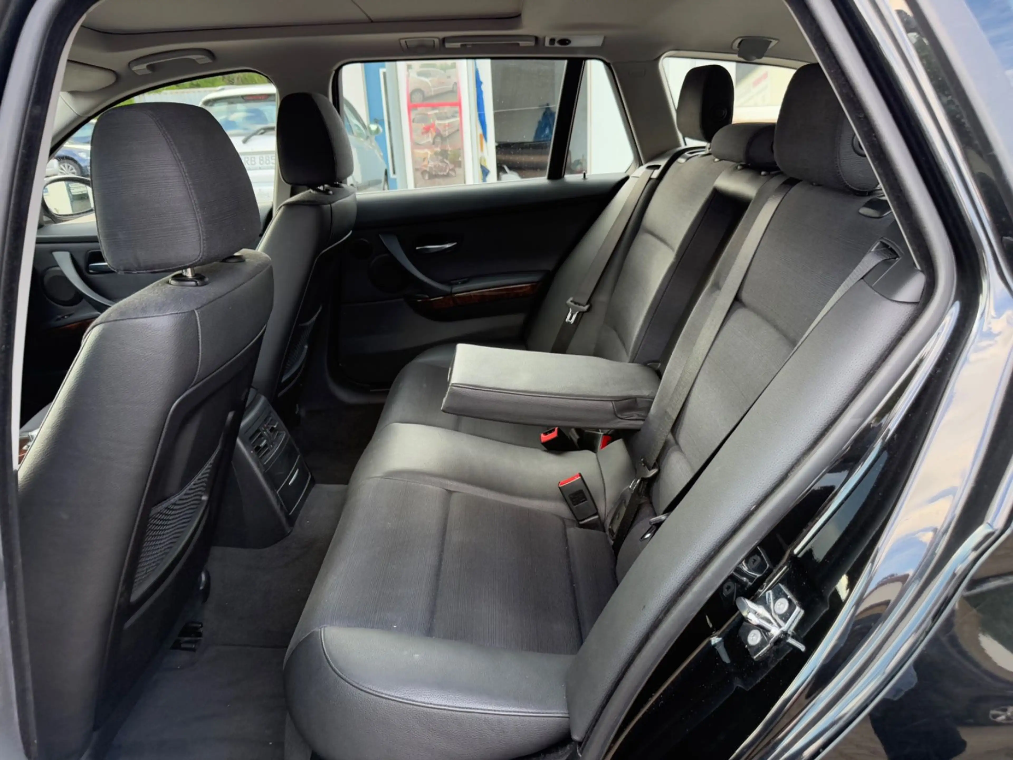 BMW 325 i Touring/Automatik/Panorama/Xenon/Teilleder — photo 14