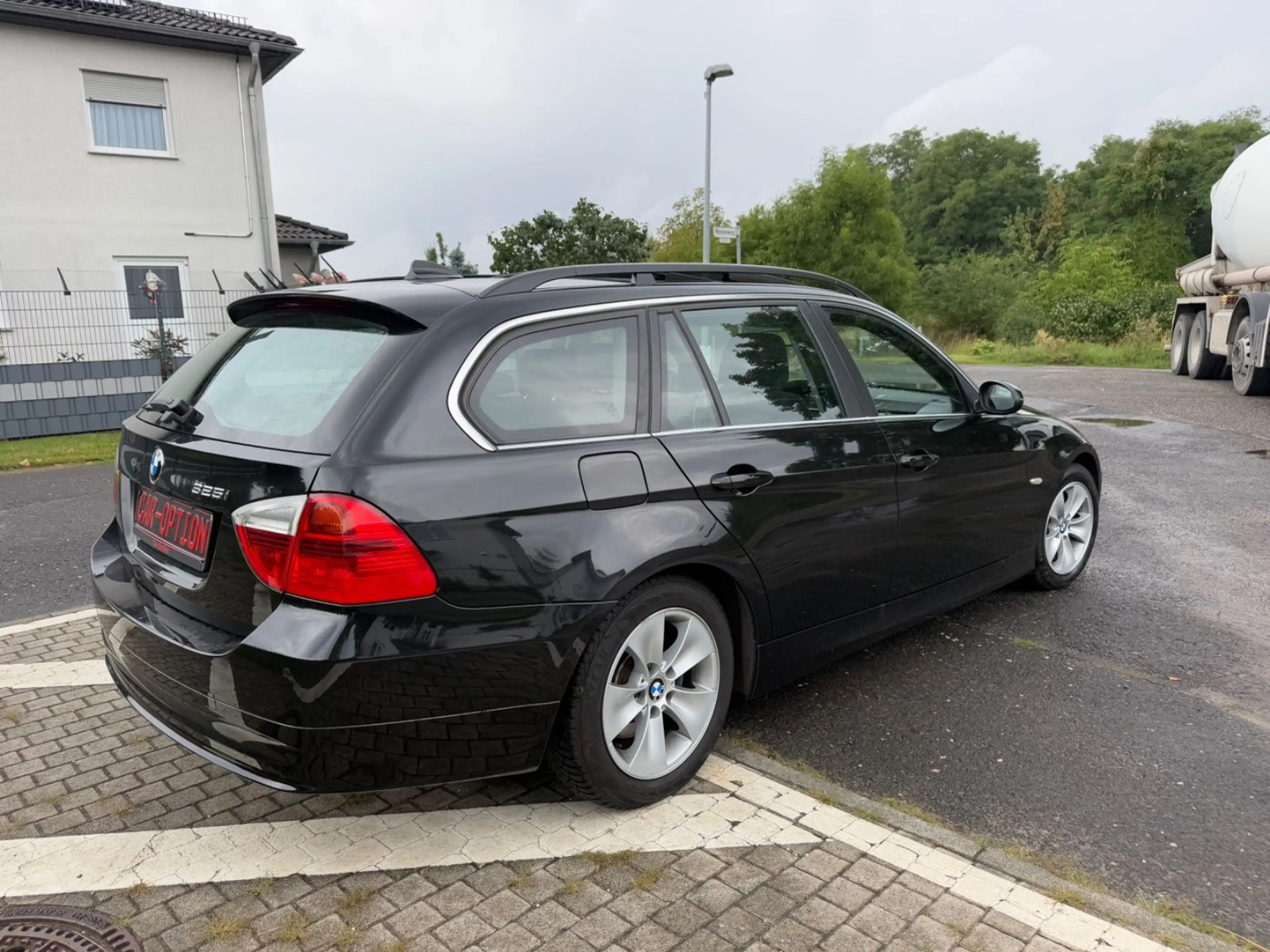BMW 325 i Touring/Automatik/Panorama/Xenon/Teilleder — photo 3