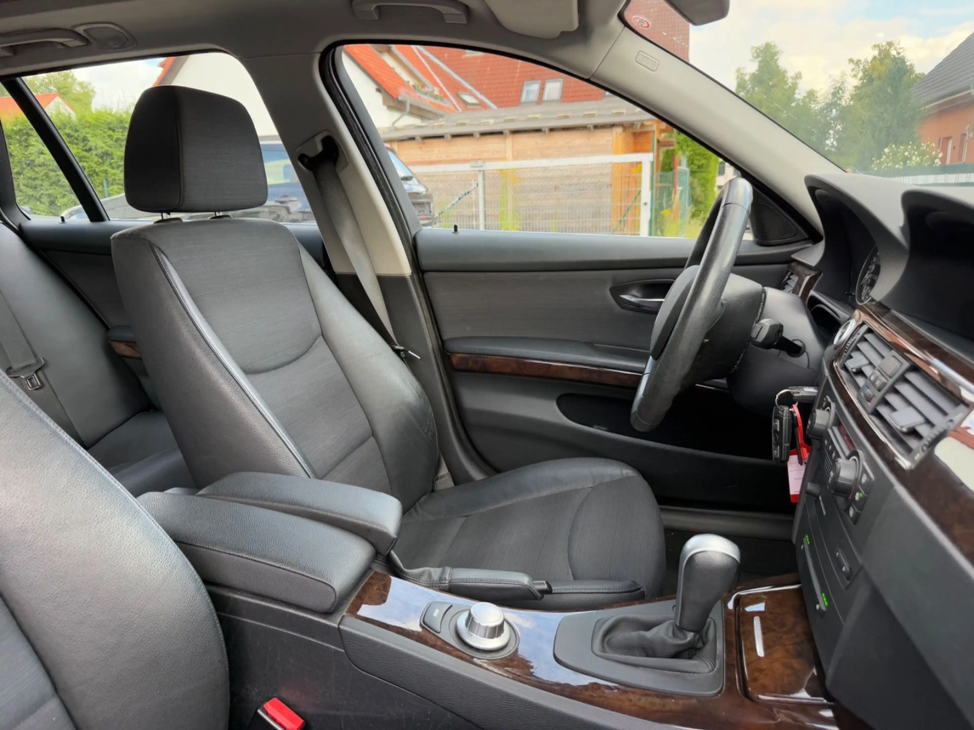 BMW 325 i Touring/Automatik/Panorama/Xenon/Teilleder — photo 11