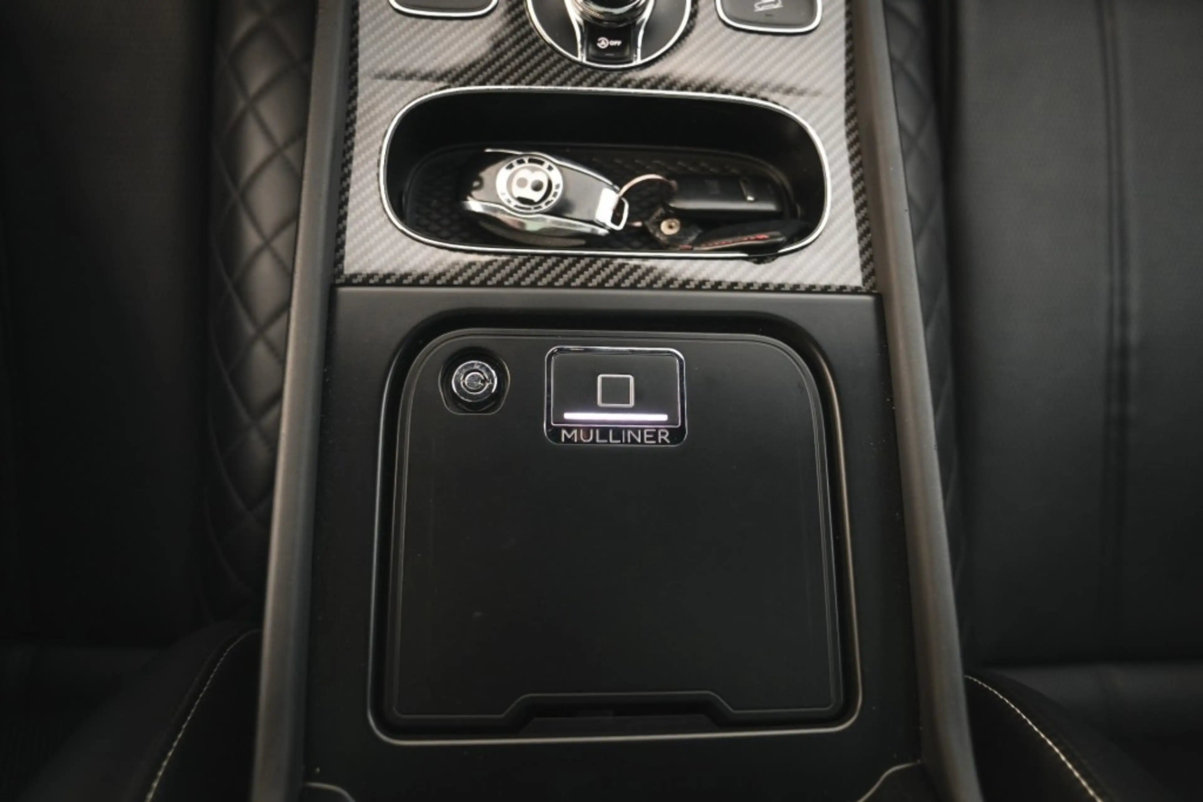 Bentley Bentayga 4.0 V8 Pano, nightvision, softclose, touring pack, — photo 40