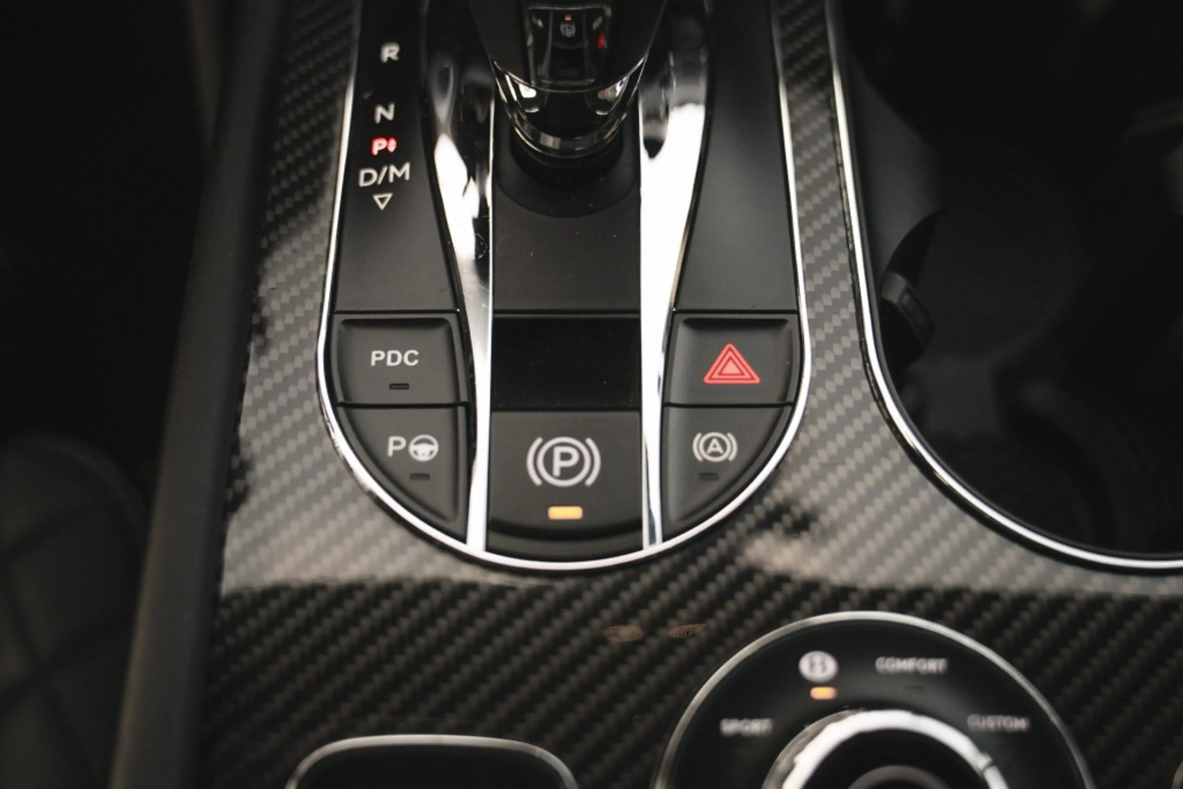 Bentley Bentayga 4.0 V8 Pano, nightvision, softclose, touring pack, — photo 43