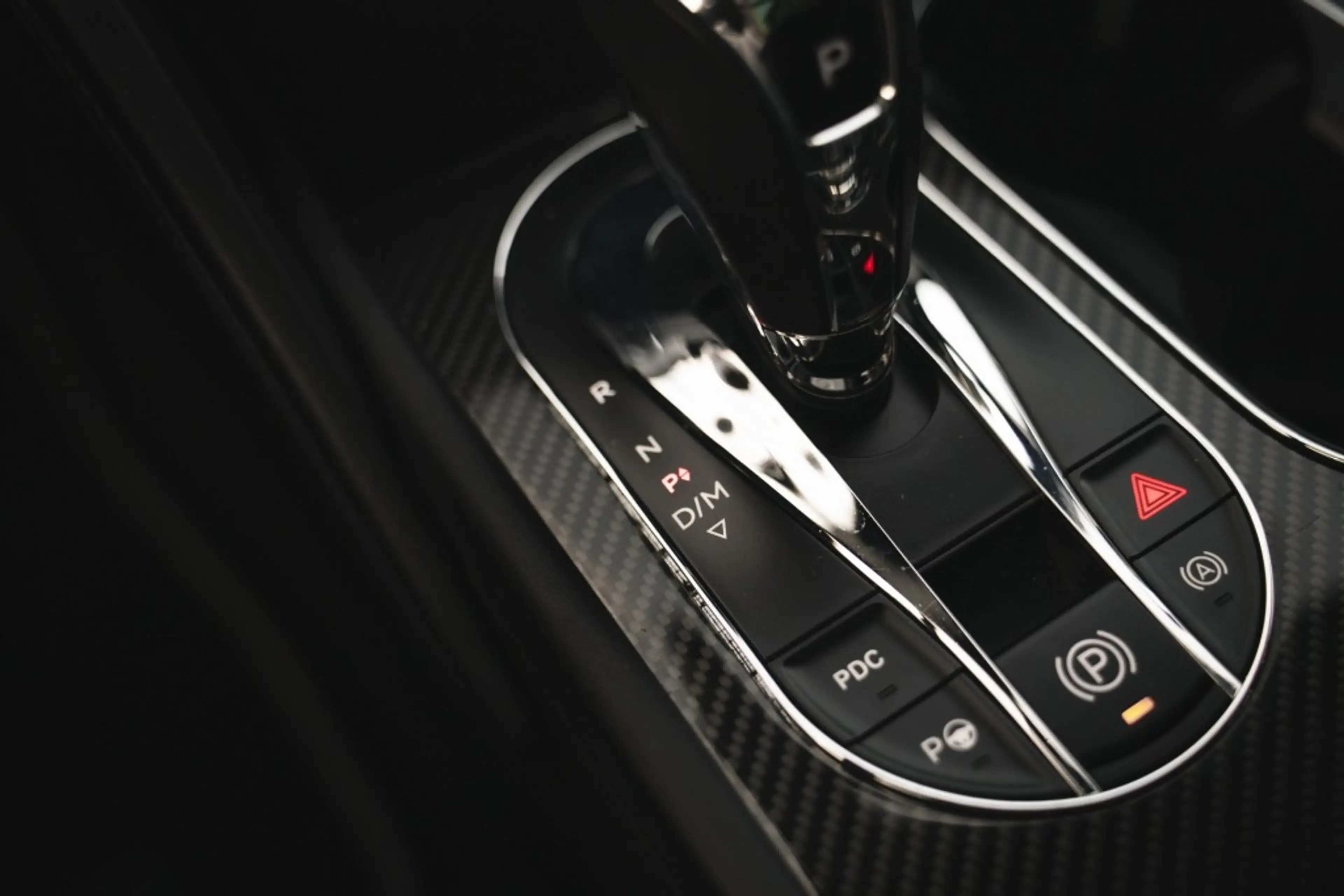Bentley Bentayga 4.0 V8 Pano, nightvision, softclose, touring pack, — photo 41